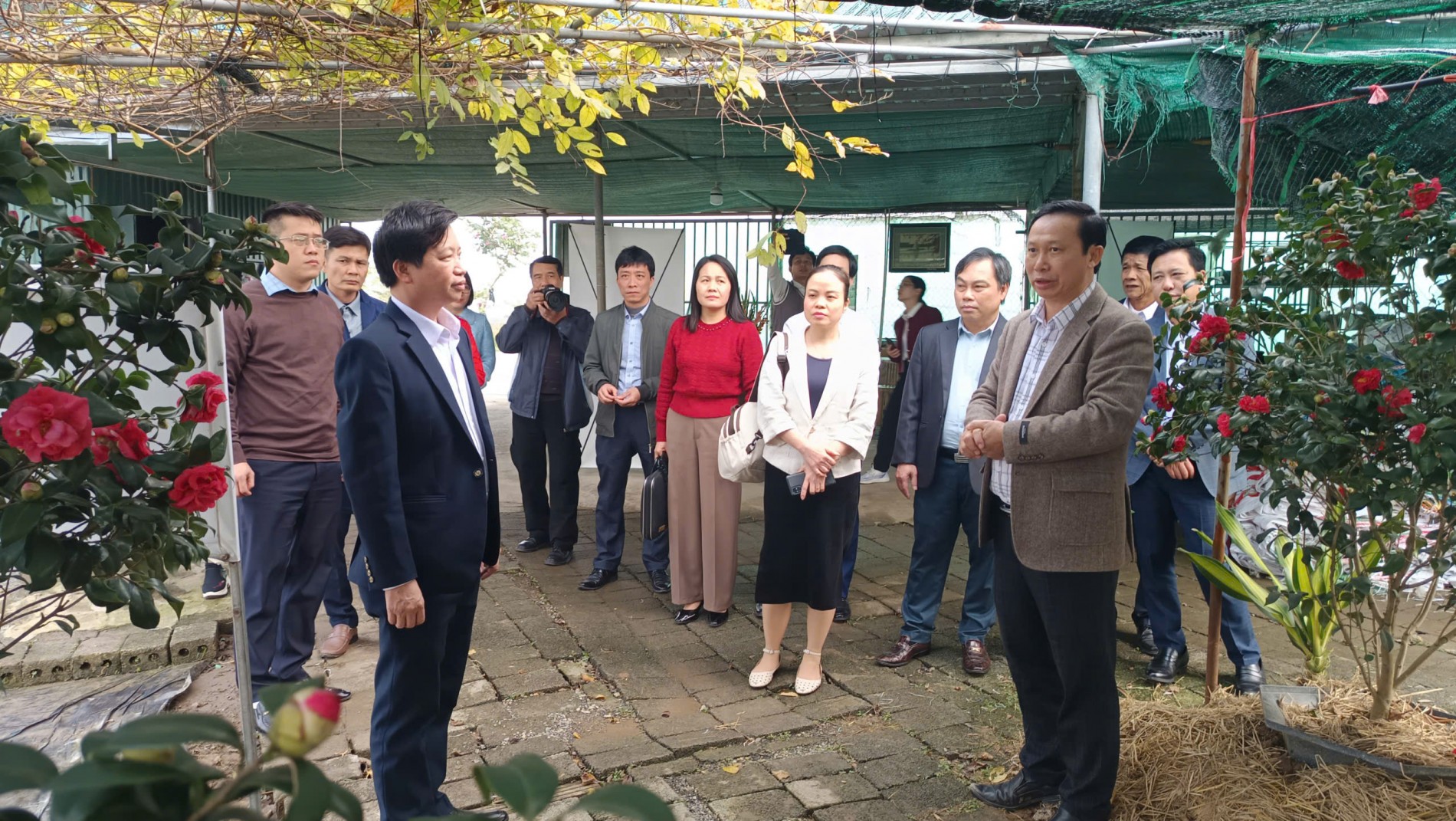 Đánh giá kết quả mô hình nhân giống và sản xuất hoa, cây cảnh tại HTX Hoa sen Vân Đài Đánh giá kết quả mô hình nhân giống và sản xuất hoa, cây cảnh tại HTX Hoa sen Vân Đài