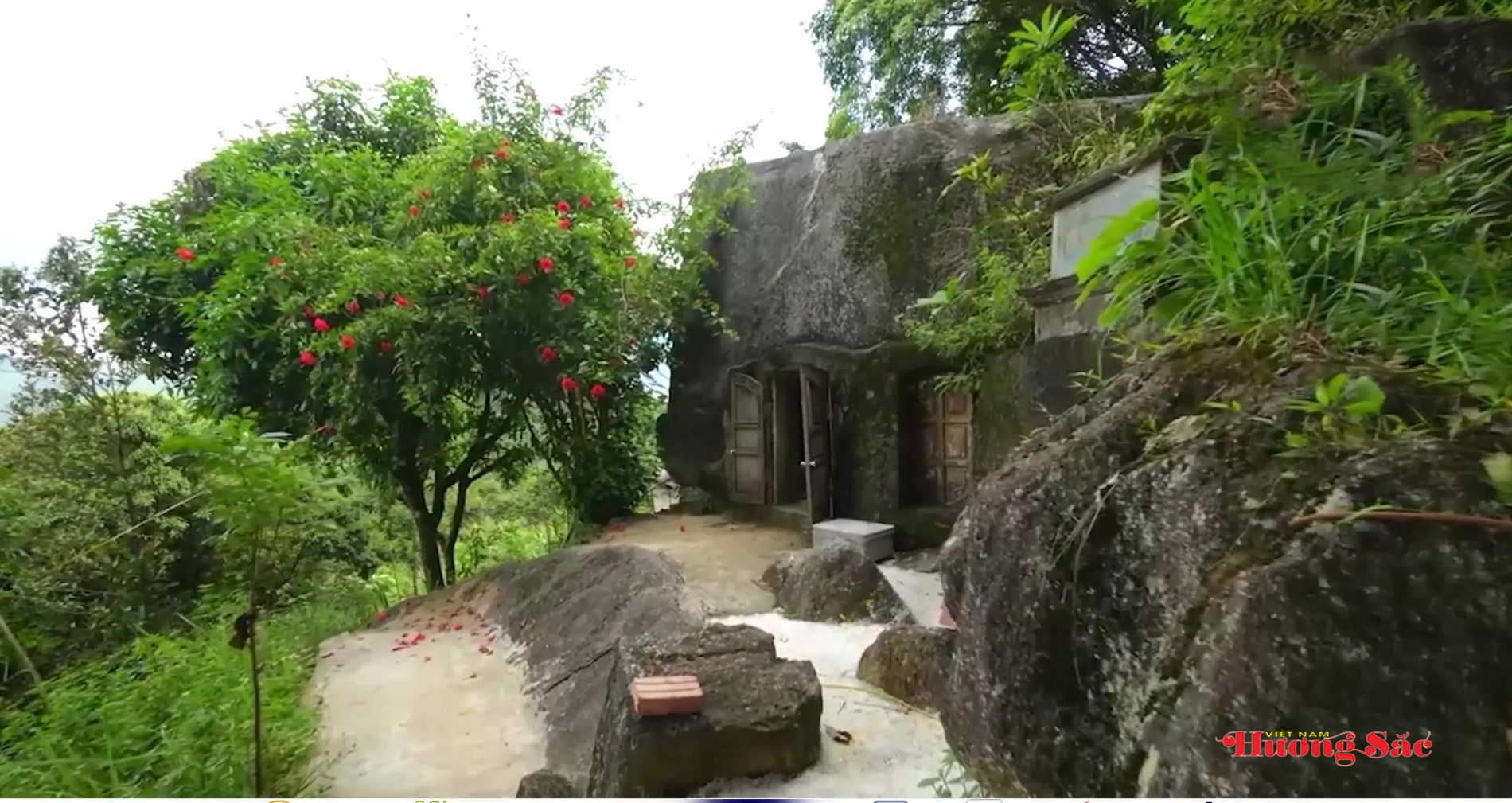 Hà Tĩnh: Chùa Hương Tích khai hội đầu xuân trong dịp tết Bính Ngọ Hà Tĩnh: Chùa Hương Tích khai hội đầu xuân trong dịp tết Bính Ngọ