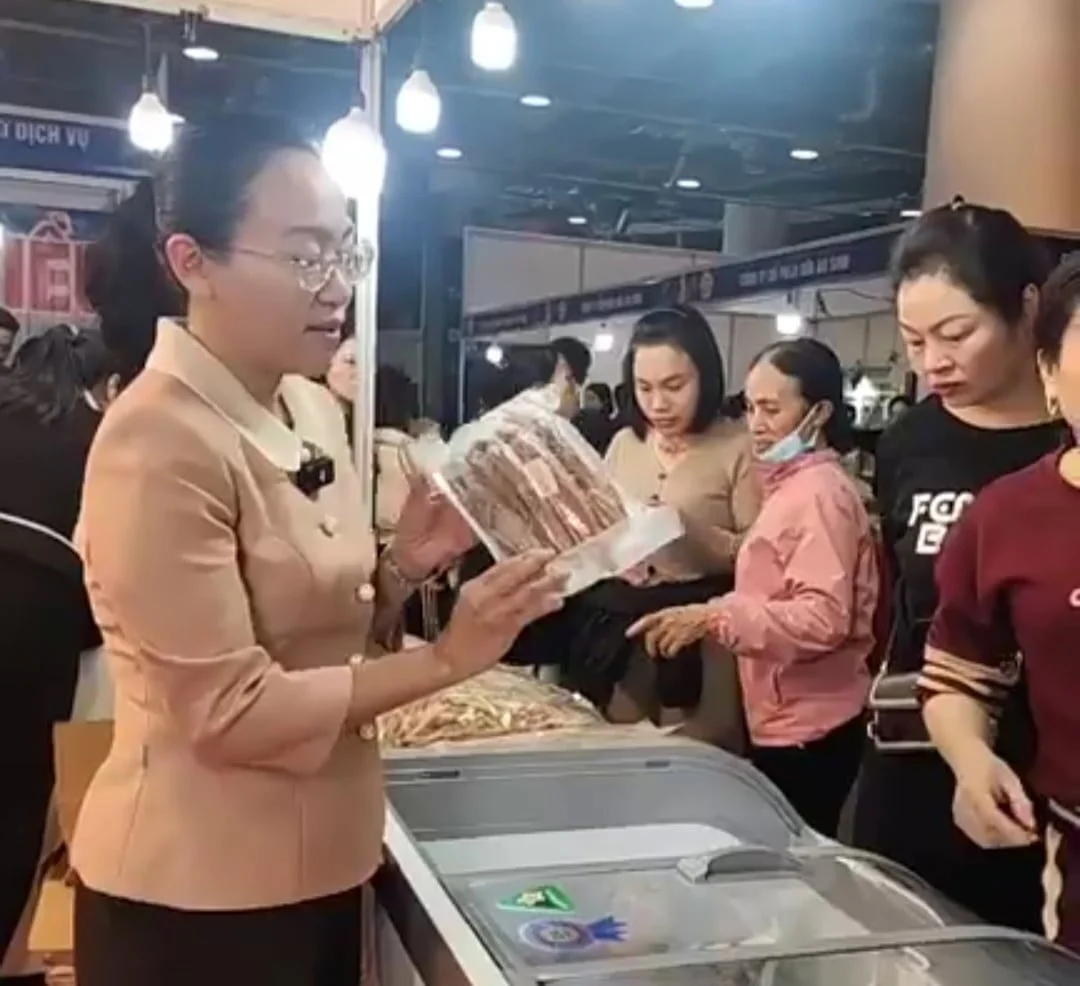 Bí thư đặc khu Cô Tô tham gia livestream, hỗ trợ tiêu thụ đặc sản địa phương Bí thư đặc khu Cô Tô tham gia livestream, hỗ trợ tiêu thụ đặc sản địa phương
