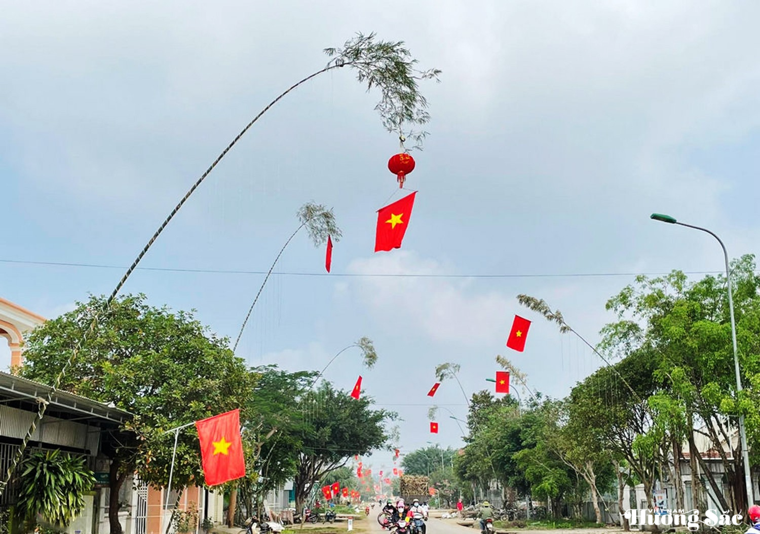 Làm nêu ngày Tết: Nghề thời vụ mang lại nguồn thu đáng kể ở Hà Tĩnh Làm nêu ngày Tết: Nghề thời vụ mang lại nguồn thu đáng kể ở Hà Tĩnh