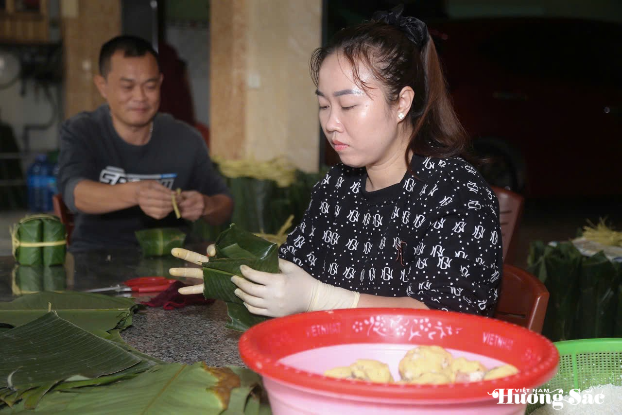 Về thăm ngôi làng trăm tuổi, nổi tiếng với nghề làm bánh chưng xứ Nghệ