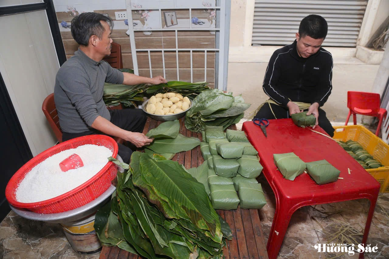 Về thăm ngôi làng trăm tuổi, nổi tiếng với nghề làm bánh chưng xứ Nghệ