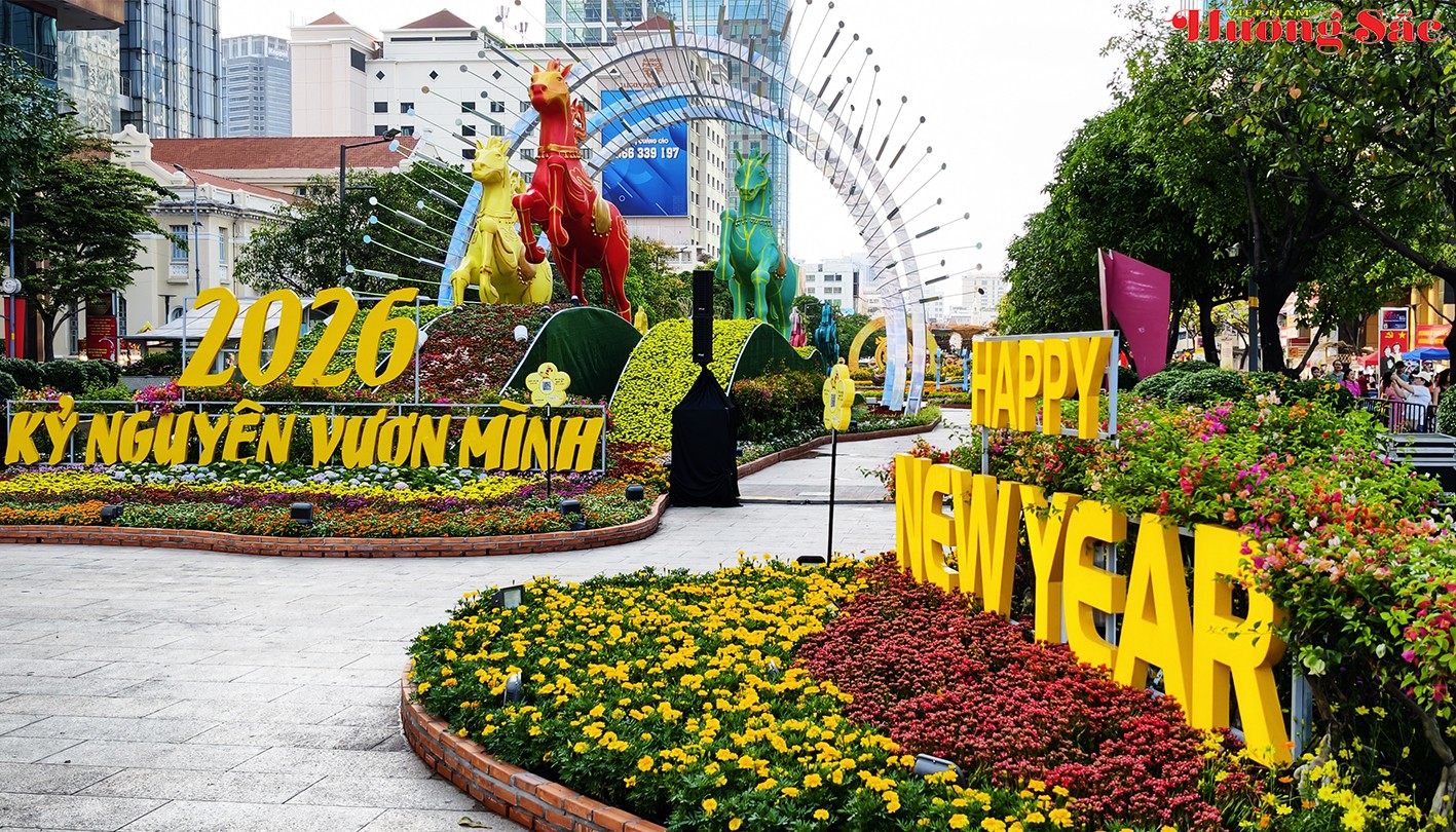 Tết Bính Ngọ 2026: Ngắm linh vật ngựa huyền thoại trên Đường hoa Nguyễn Huệ Tết Bính Ngọ 2026: Ngắm linh vật ngựa huyền thoại trên Đường hoa Nguyễn Huệ