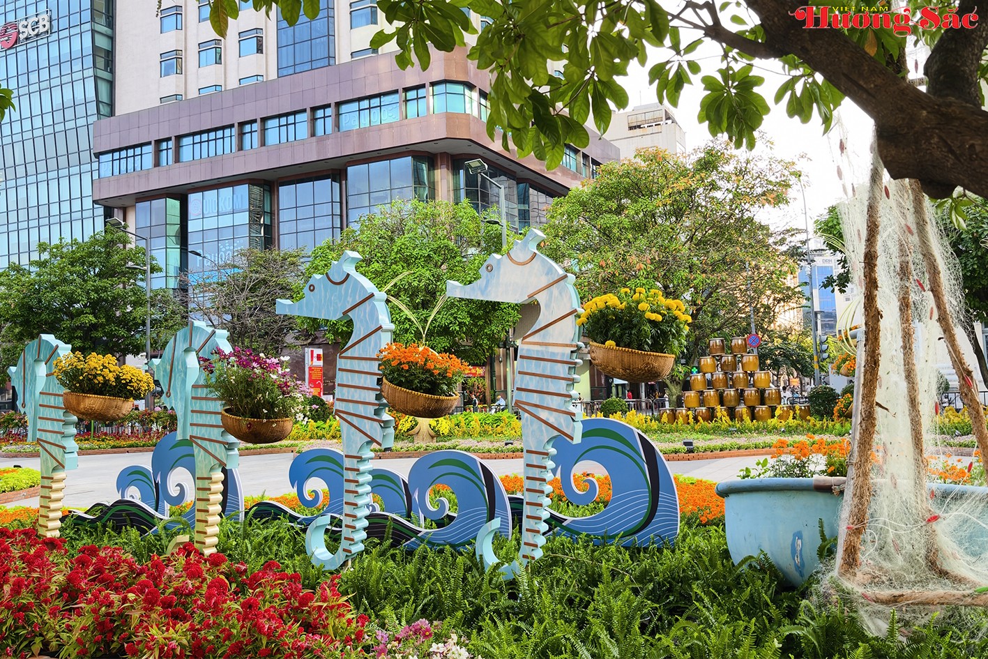 Tết Bính Ngọ 2026: Ngắm linh vật ngựa huyền thoại trên Đường hoa Nguyễn Huệ Tết Bính Ngọ 2026: Ngắm linh vật ngựa huyền thoại trên Đường hoa Nguyễn Huệ