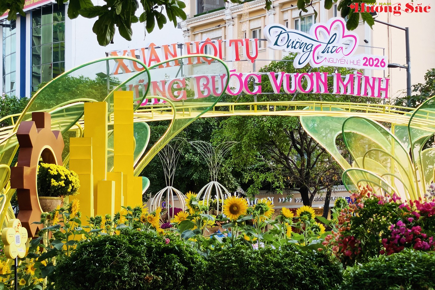 Tết Bính Ngọ 2026: Ngắm linh vật ngựa huyền thoại trên Đường hoa Nguyễn Huệ Tết Bính Ngọ 2026: Ngắm linh vật ngựa huyền thoại trên Đường hoa Nguyễn Huệ