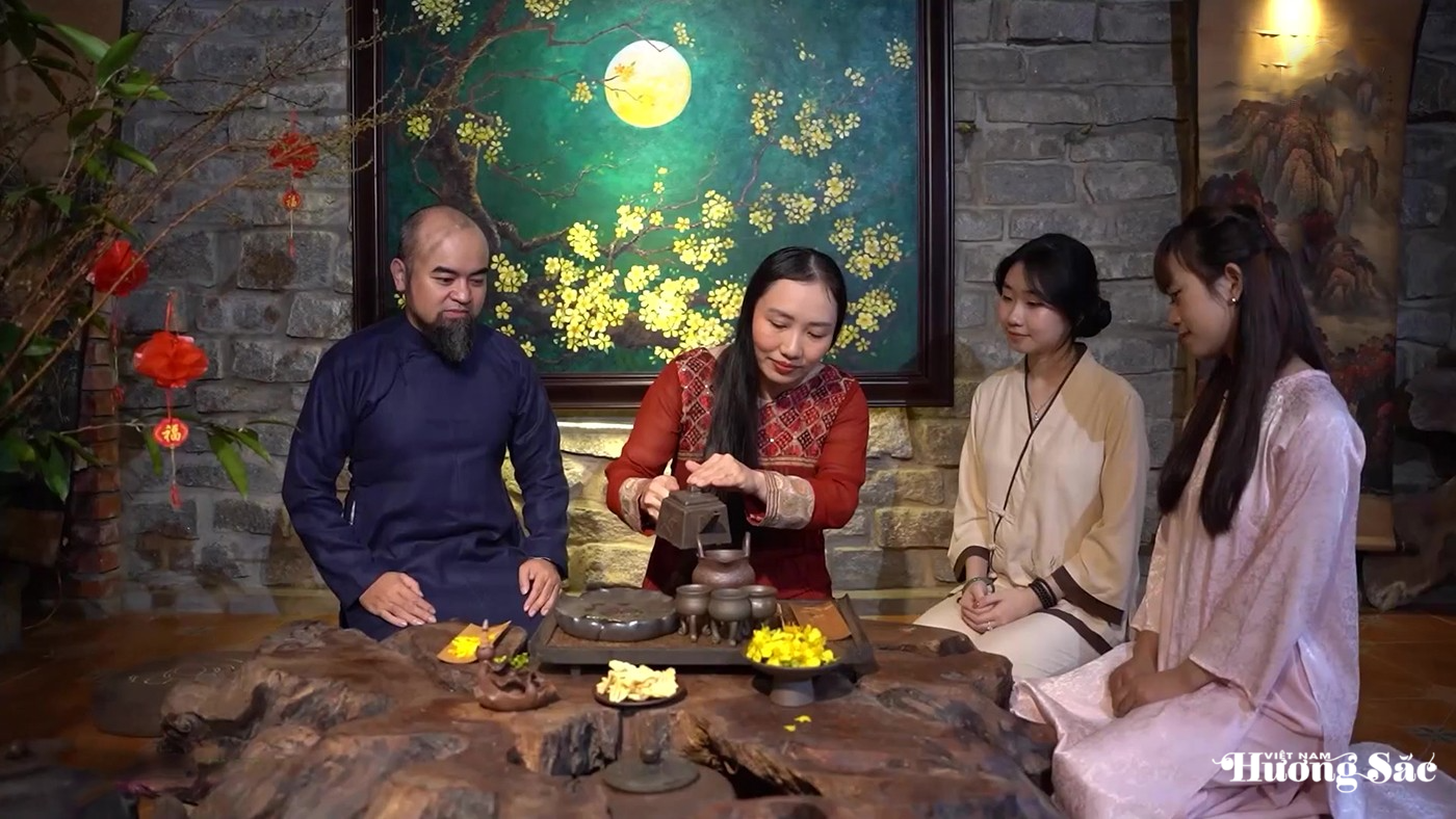 Huế: Thưởng trà Hoàng mai, nhâm nhi vị xuân Tết Bính Ngọ