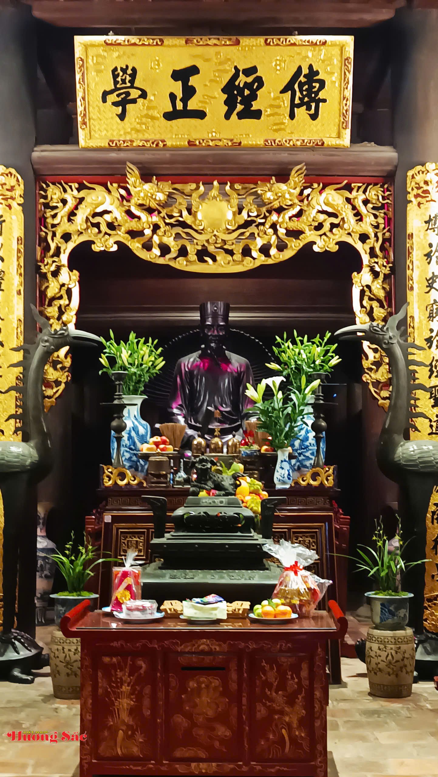 Hội Địa lan Thăng Long dâng hương: Tri ân các bậc Tiên Thánh, Tiên hiền tại Quốc Tử Giám Hội Địa lan Thăng Long dâng hương: Tri ân các bậc Tiên Thánh, Tiên hiền tại Quốc Tử Giám