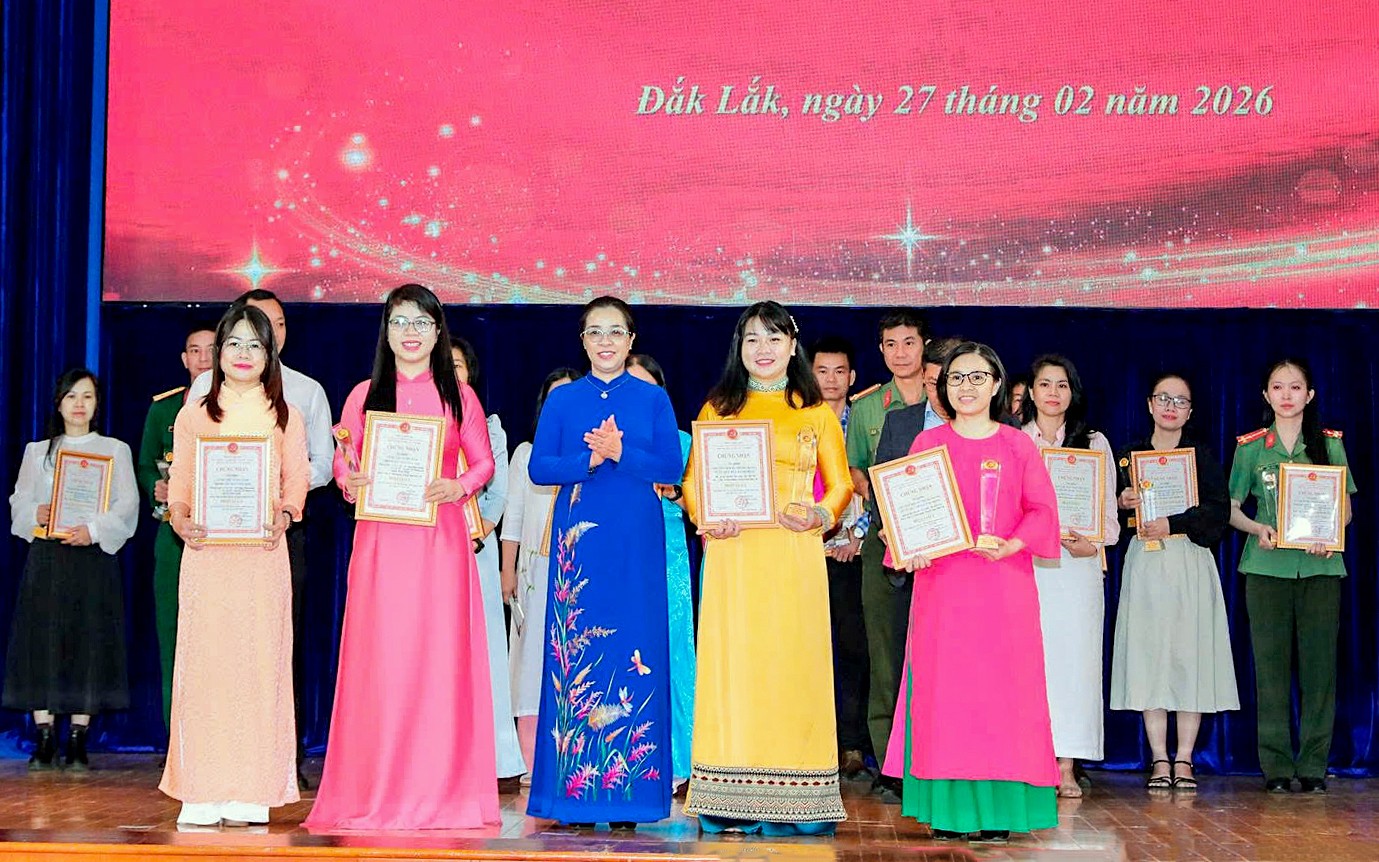 Đắk Lắk: Trao giải báo chí về xây dựng Đảng năm 2025, phát động Giải năm 2026 Đắk Lắk: Trao giải báo chí về xây dựng Đảng năm 2025, phát động Giải năm 2026