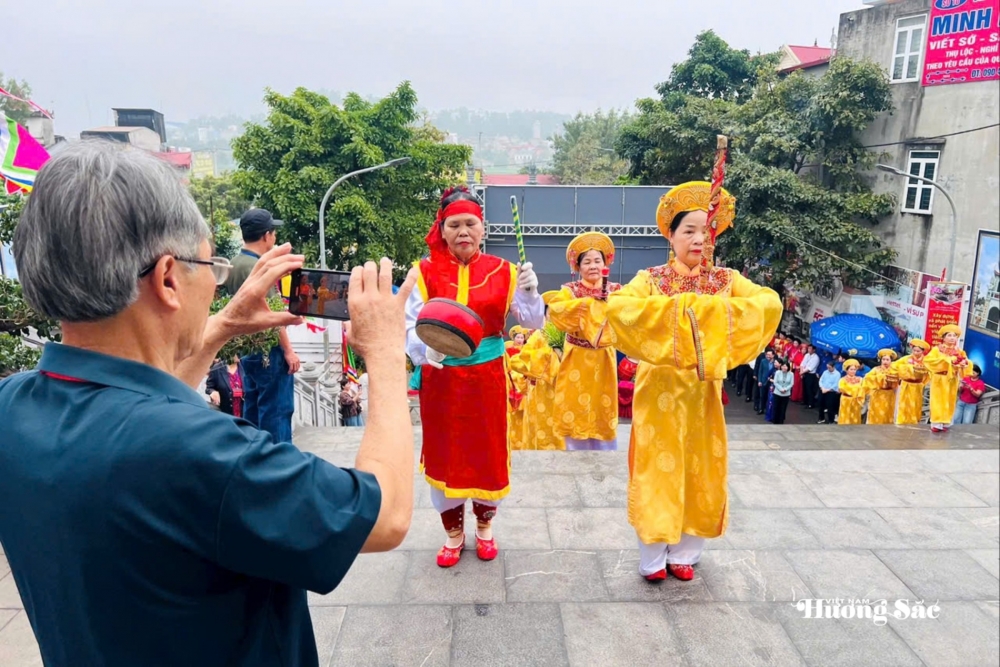 Bắc Ninh: Đền Bà Chúa Kho thu hút du khách đầu xuân