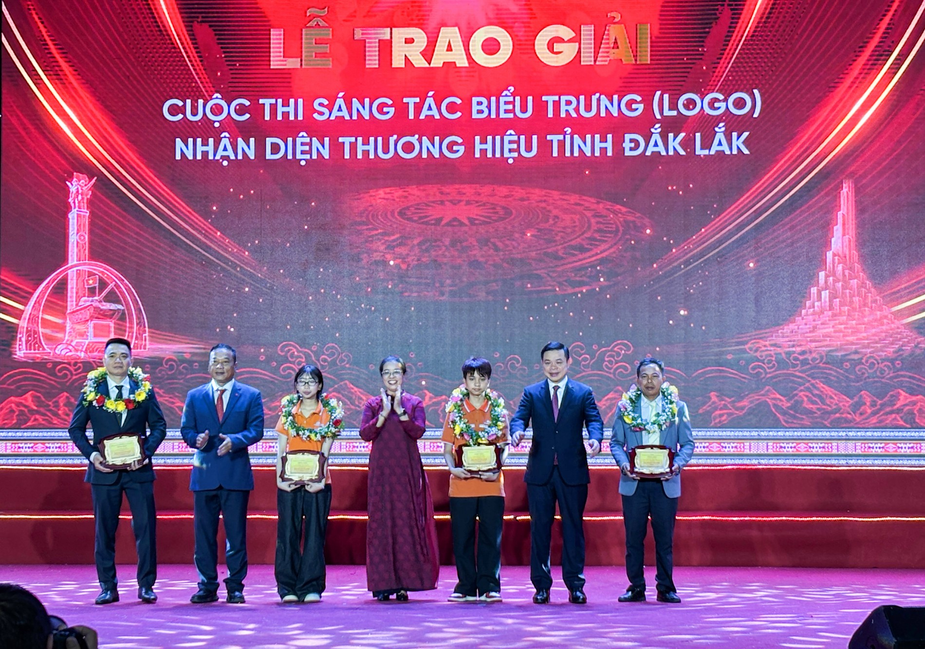 Đắk Lắk công bố biểu trưng nhận diện thương hiệu (Logo) chính thức Đắk Lắk công bố biểu trưng nhận diện thương hiệu (Logo) chính thức
