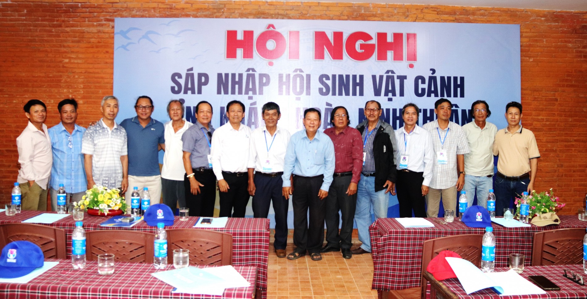 Nghệ nhân Phạm Minh Kính: Từ đam mê cá nhân đến dẫn dắt phong trào sinh vật cảnh Khánh Hòa Nghệ nhân Phạm Minh Kính: Từ đam mê cá nhân đến dẫn dắt phong trào sinh vật cảnh Khánh Hòa