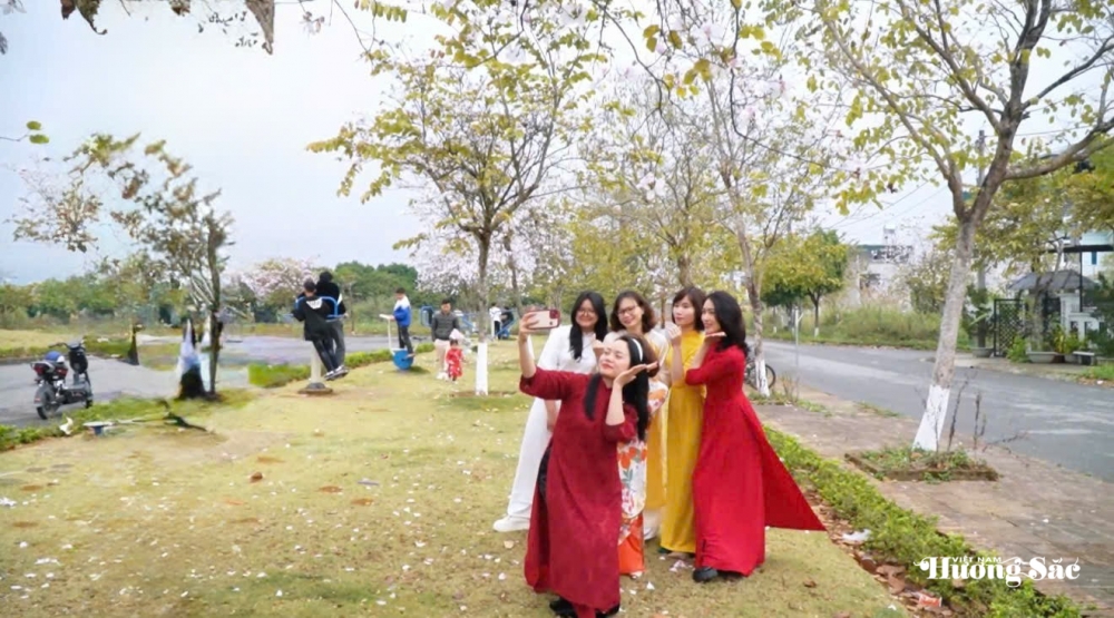 Lai Châu: Mùa hoa ban rực rỡ và bản sắc văn hóa Tây Bắc Lai Châu: Mùa hoa ban rực rỡ và bản sắc văn hóa Tây Bắc