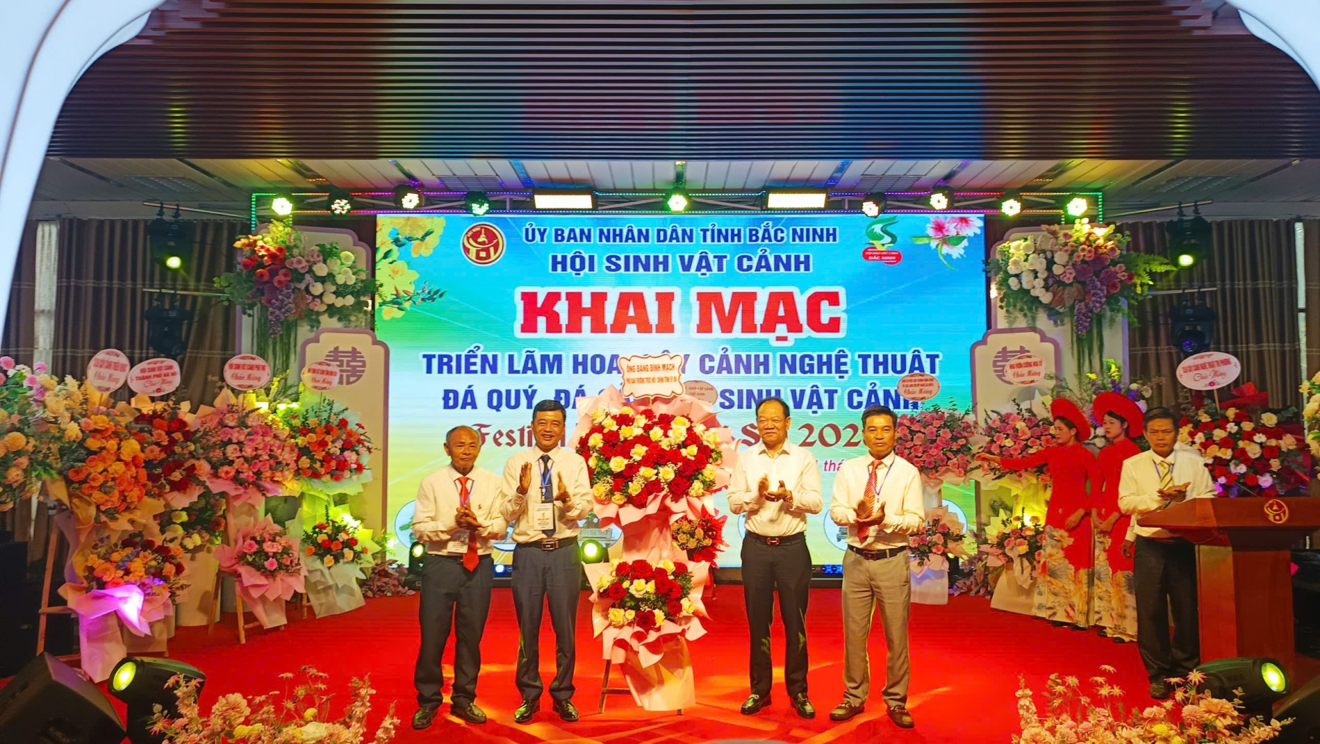 Triển lãm hoa cây cảnh nghệ thuật chào mừng Festival “Về miền di sản 2026” Triển lãm hoa cây cảnh nghệ thuật chào mừng Festival “Về miền di sản 2026”