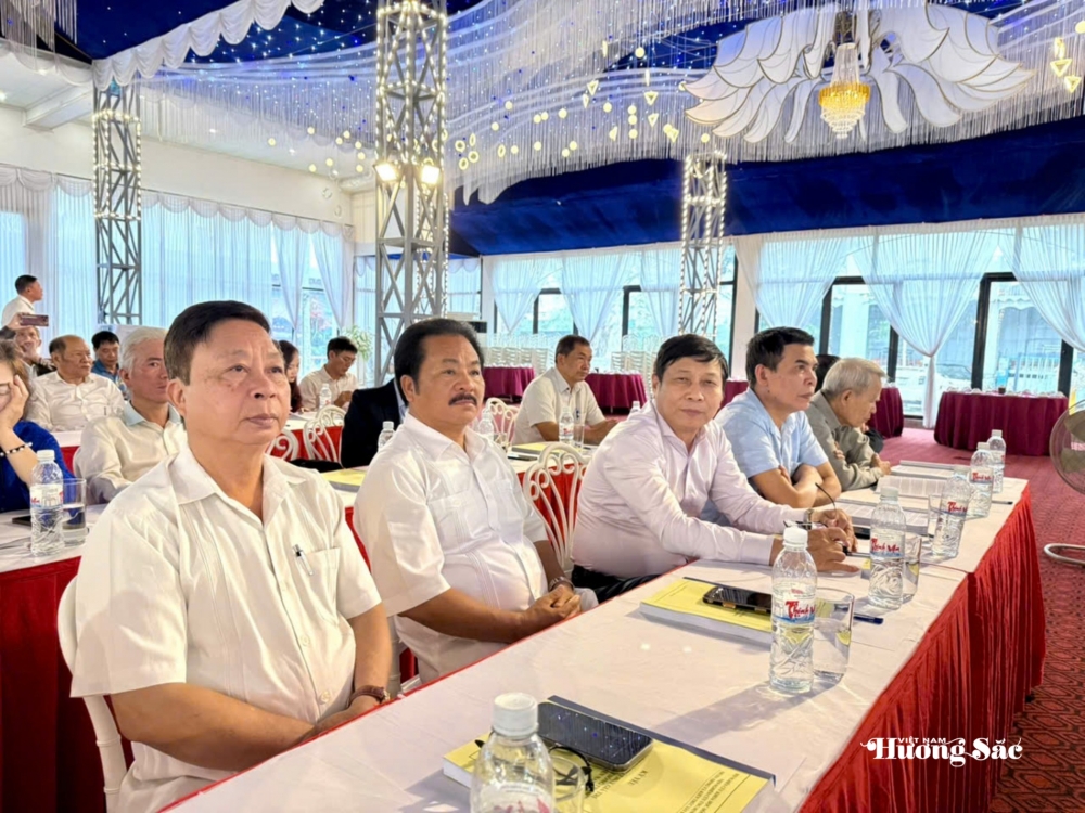 Cây Nhội Di sản: Biểu tượng của sự giao hòa văn hóa và thiên nhiên Cây Nhội Di sản: Biểu tượng của sự giao hòa văn hóa và thiên nhiên