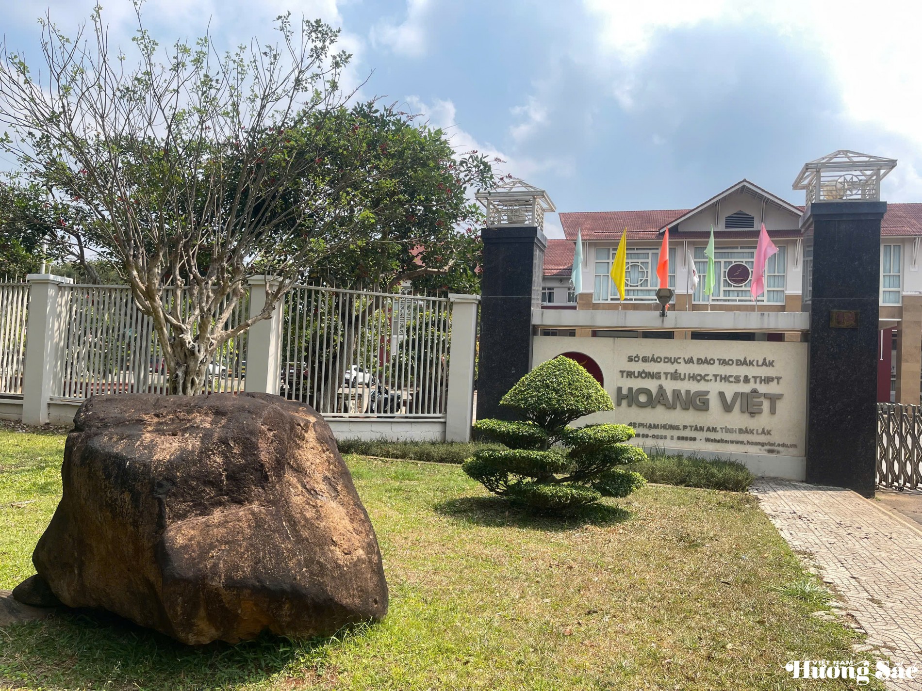 Những tảng đá nặng hàng 