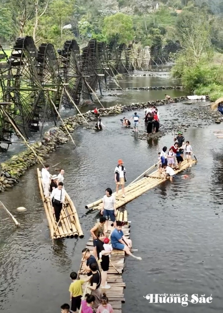 Cọn nước Nà Khương: Bản hòa ca của núi rừng và dòng chảy văn hóa Tây Bắc Cọn nước Nà Khương: Bản hòa ca của núi rừng và dòng chảy văn hóa Tây Bắc
