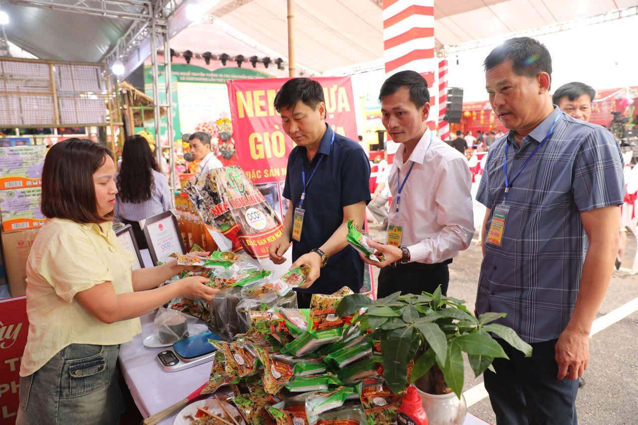 Xã Nam Dương (Bắc Ninh): Khai mạc ngày hội làng nghề truyền thống Xã Nam Dương (Bắc Ninh): Khai mạc ngày hội làng nghề truyền thống