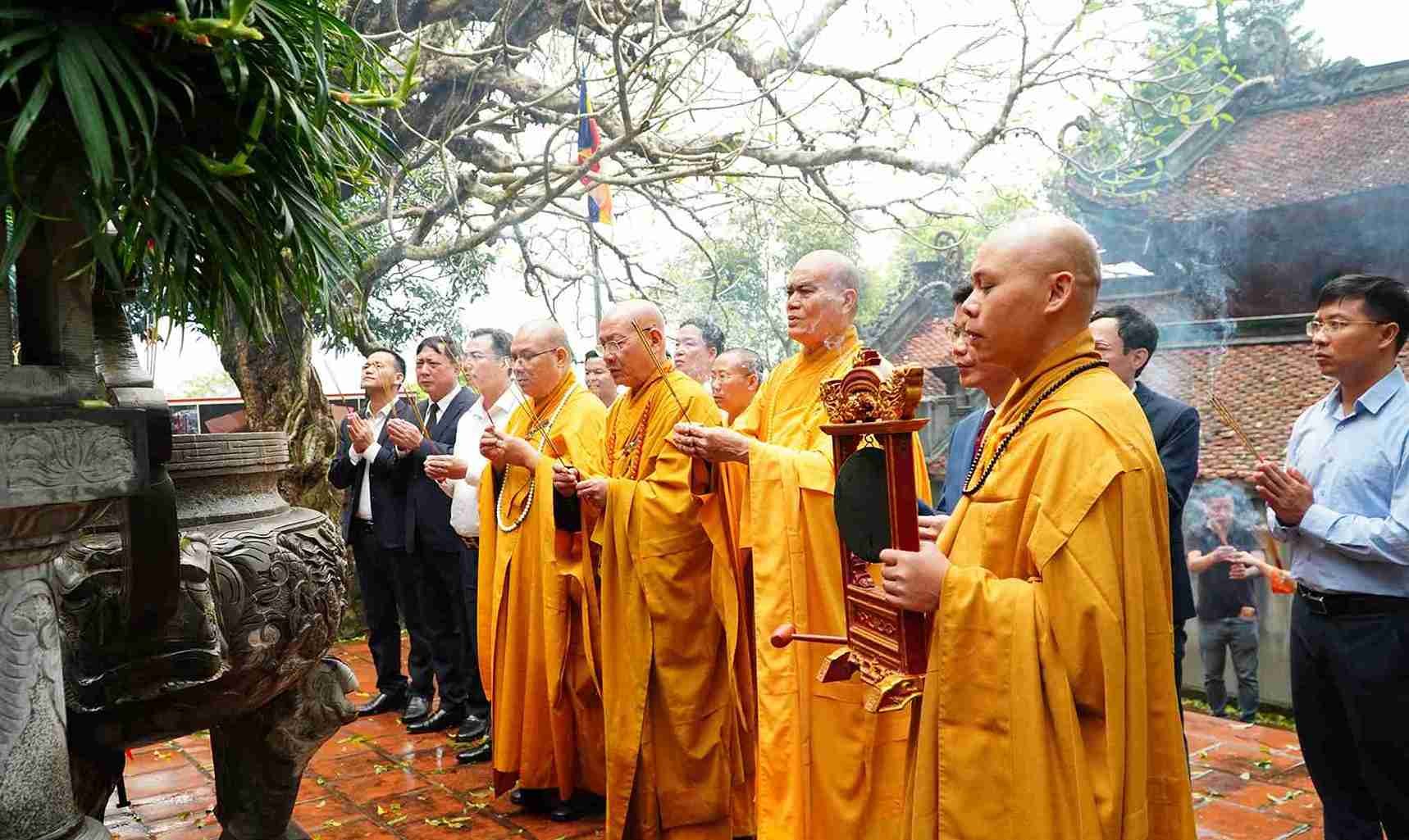 Khai hội truyền thống chùa Thanh Mai: Kết nối di sản, phát huy giá trị văn hóa tâm linh Khai hội truyền thống chùa Thanh Mai: Kết nối di sản, phát huy giá trị văn hóa tâm linh