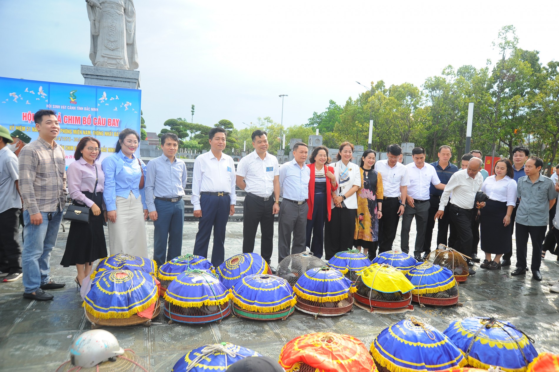 Thả chim bồ câu: Gửi ước vọng hòa bình trên bầu trời Kinh Bắc Thả chim bồ câu: Gửi ước vọng hòa bình trên bầu trời Kinh Bắc