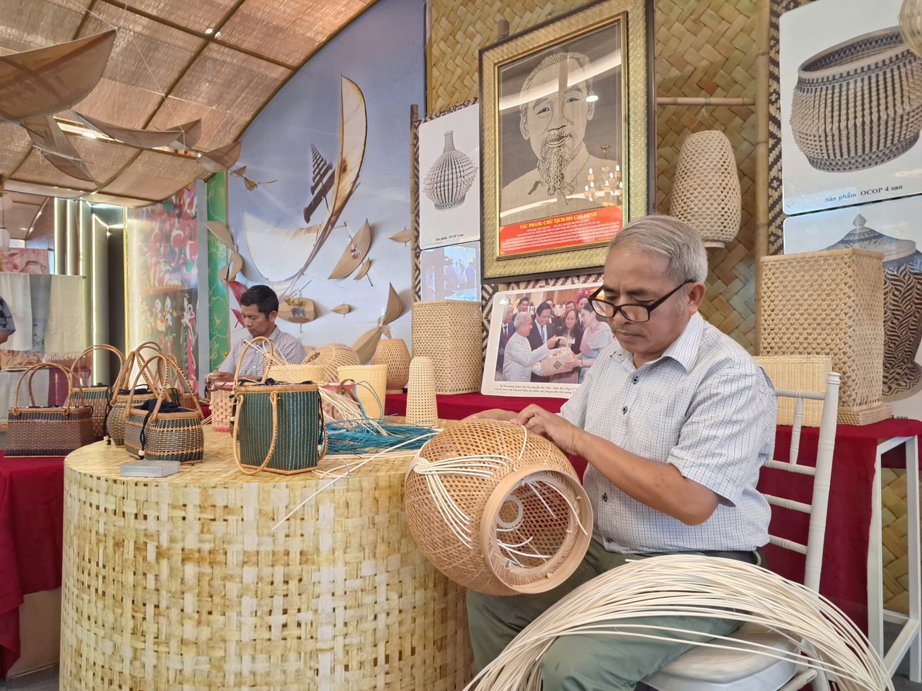 Nghệ nhân và sứ mệnh gìn giữ hồn nghề Việt Nghệ nhân và sứ mệnh gìn giữ hồn nghề Việt