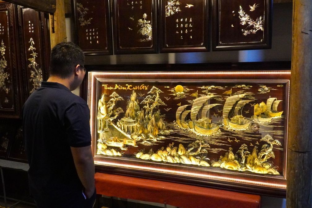 Chuôn Ngọ: Tinh hoa làng nghề Việt từ ánh xà cừ biển cả Chuôn Ngọ: Tinh hoa làng nghề Việt từ ánh xà cừ biển cả
