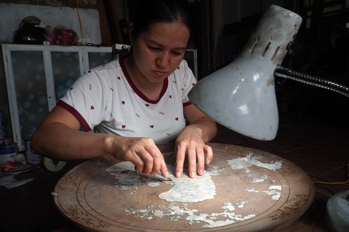 Chuôn Ngọ: Tinh hoa làng nghề Việt từ ánh xà cừ biển cả Chuôn Ngọ: Tinh hoa làng nghề Việt từ ánh xà cừ biển cả