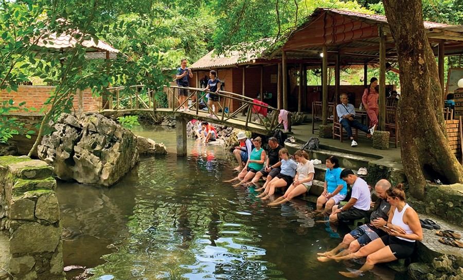 Làng Việt Hải: Ngôi làng di sản xanh trăm năm giữa đại ngàn Cát Bà hút khách quốc tế Làng Việt Hải: Ngôi làng di sản xanh trăm năm giữa đại ngàn Cát Bà hút khách quốc tế