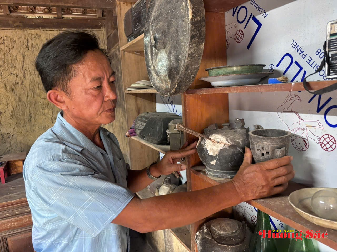 Hà Tĩnh: Người lưu giữ hồn quê qua từng món cổ vật xưa Hà Tĩnh: Người lưu giữ hồn quê qua từng món cổ vật xưa