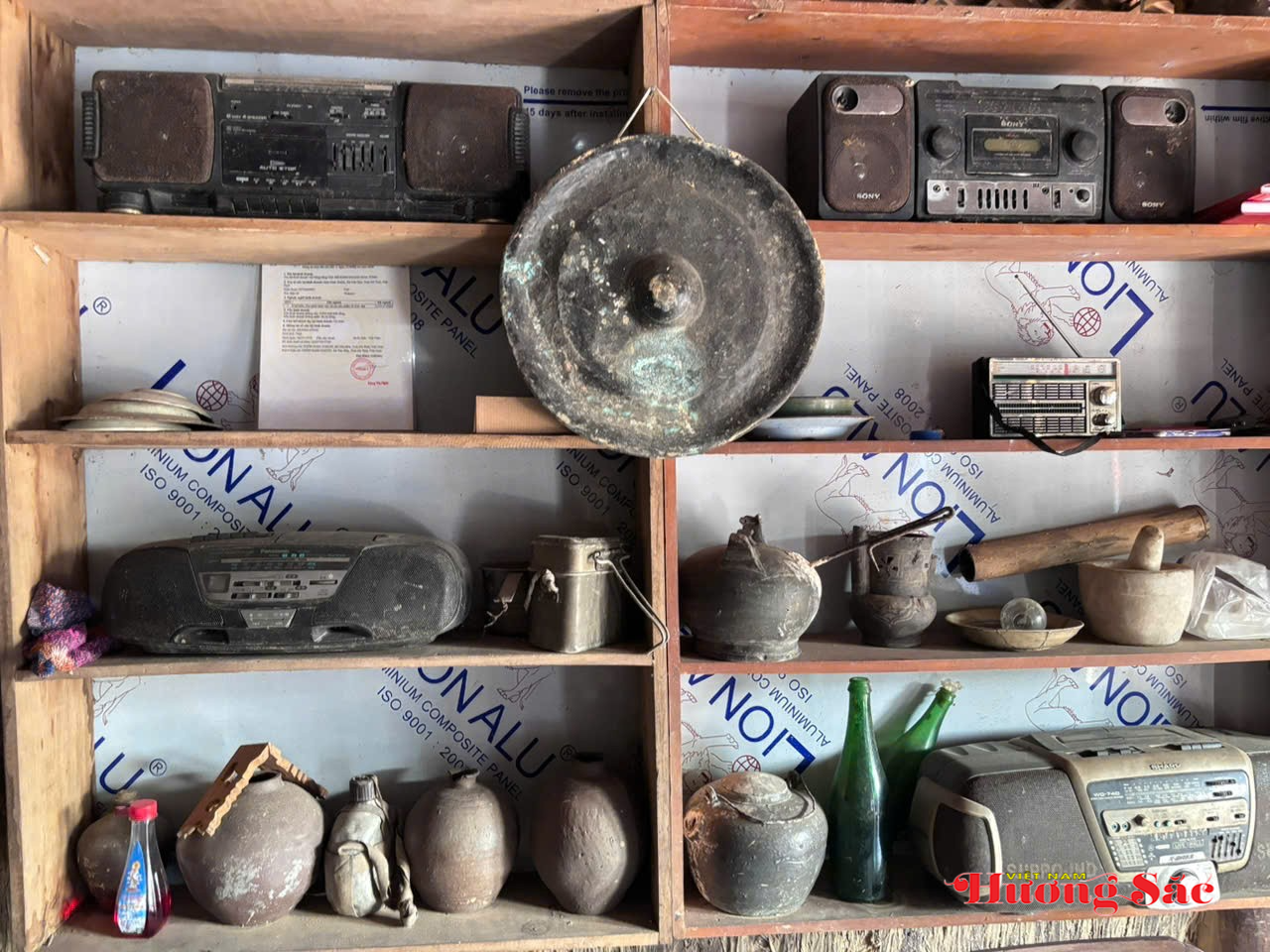 Hà Tĩnh: Người lưu giữ hồn quê qua từng món cổ vật xưa Hà Tĩnh: Người lưu giữ hồn quê qua từng món cổ vật xưa