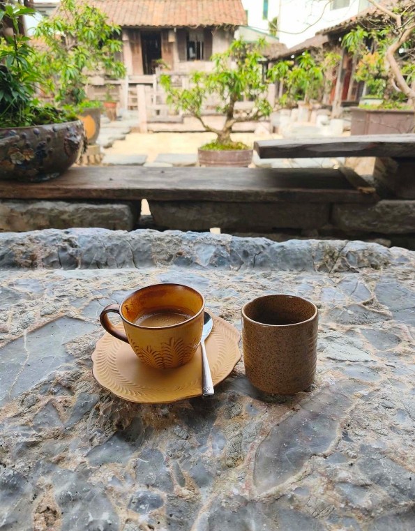 Biến những phiến đá vô tri thành không gian cà phê đầy cảm xú