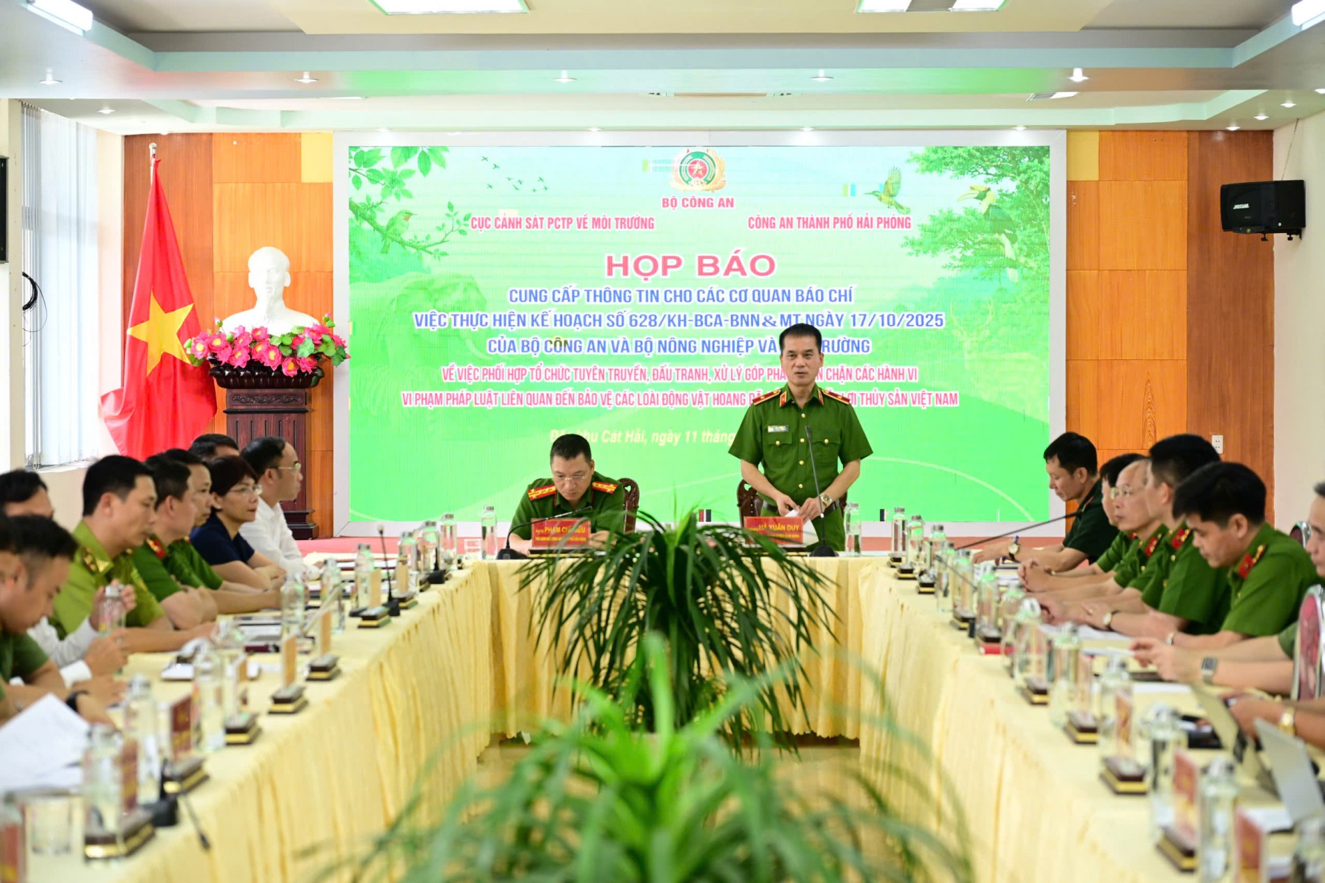 Quản lý động vật rừng thông thường: Cần hiểu đúng quy định đối với người nuôi chim cảnh Quản lý động vật rừng thông thường: Cần hiểu đúng quy định đối với người nuôi chim cảnh