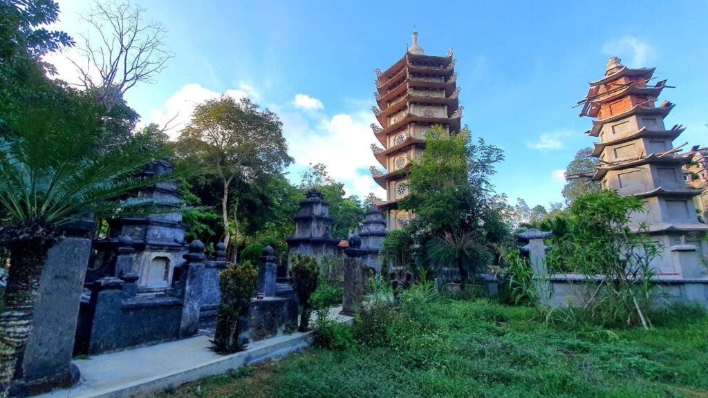 Núi Thiên Ấn – danh sơn đất Quảng, nơi an nghỉ của chí sĩ Huỳnh Thúc Kháng Núi Thiên Ấn – danh sơn đất Quảng, nơi an nghỉ của chí sĩ Huỳnh Thúc Kháng