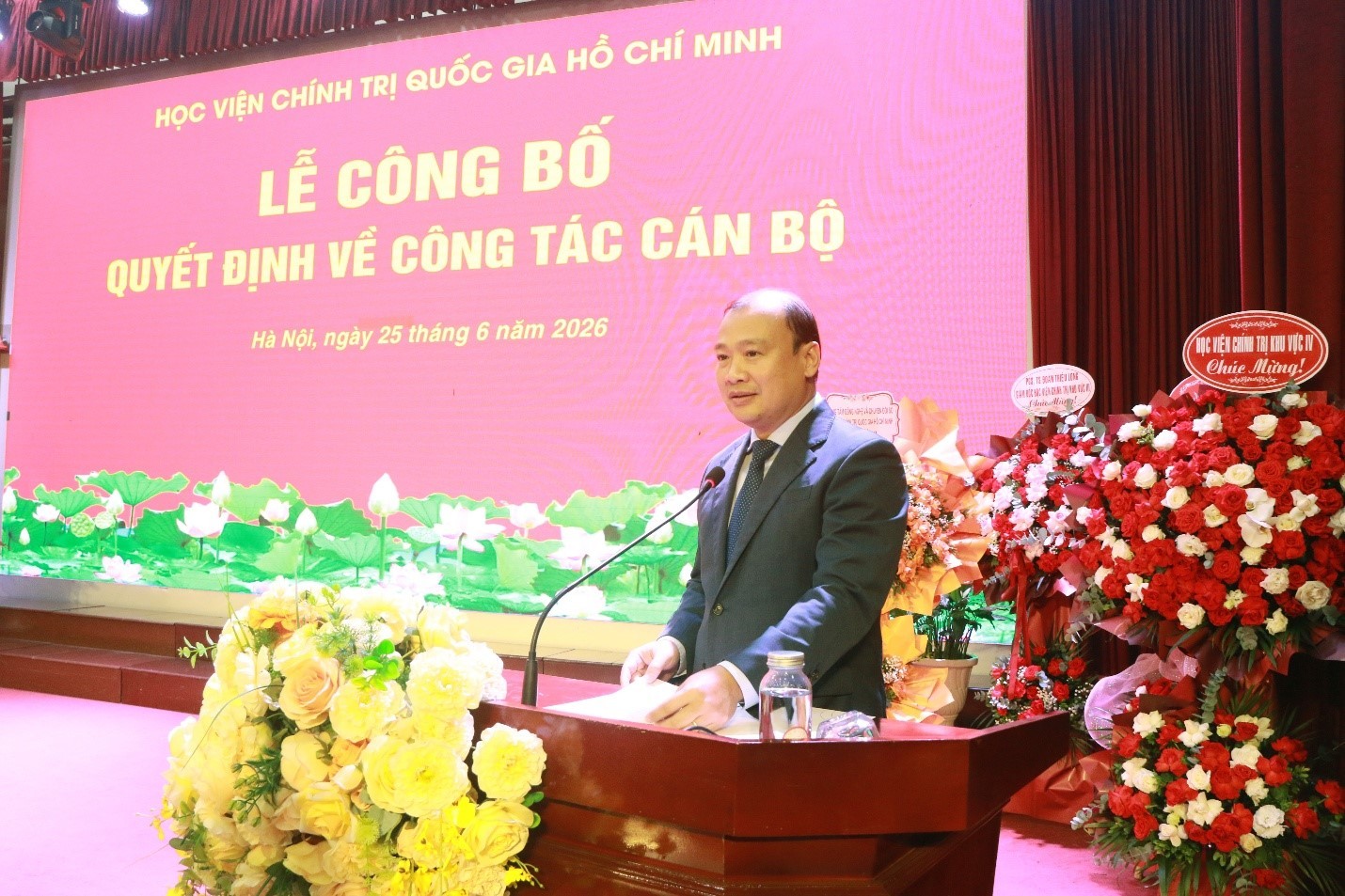 Lễ công bố quyết định bổ nhiệm lại Giám đốc và bổ nhiệm Phó Giám đốc thường trực Học viện Báo chí và Tuyên truyền Lễ công bố quyết định bổ nhiệm lại Giám đốc và bổ nhiệm Phó Giám đốc thường trực Học viện Báo chí và Tuyên truyền