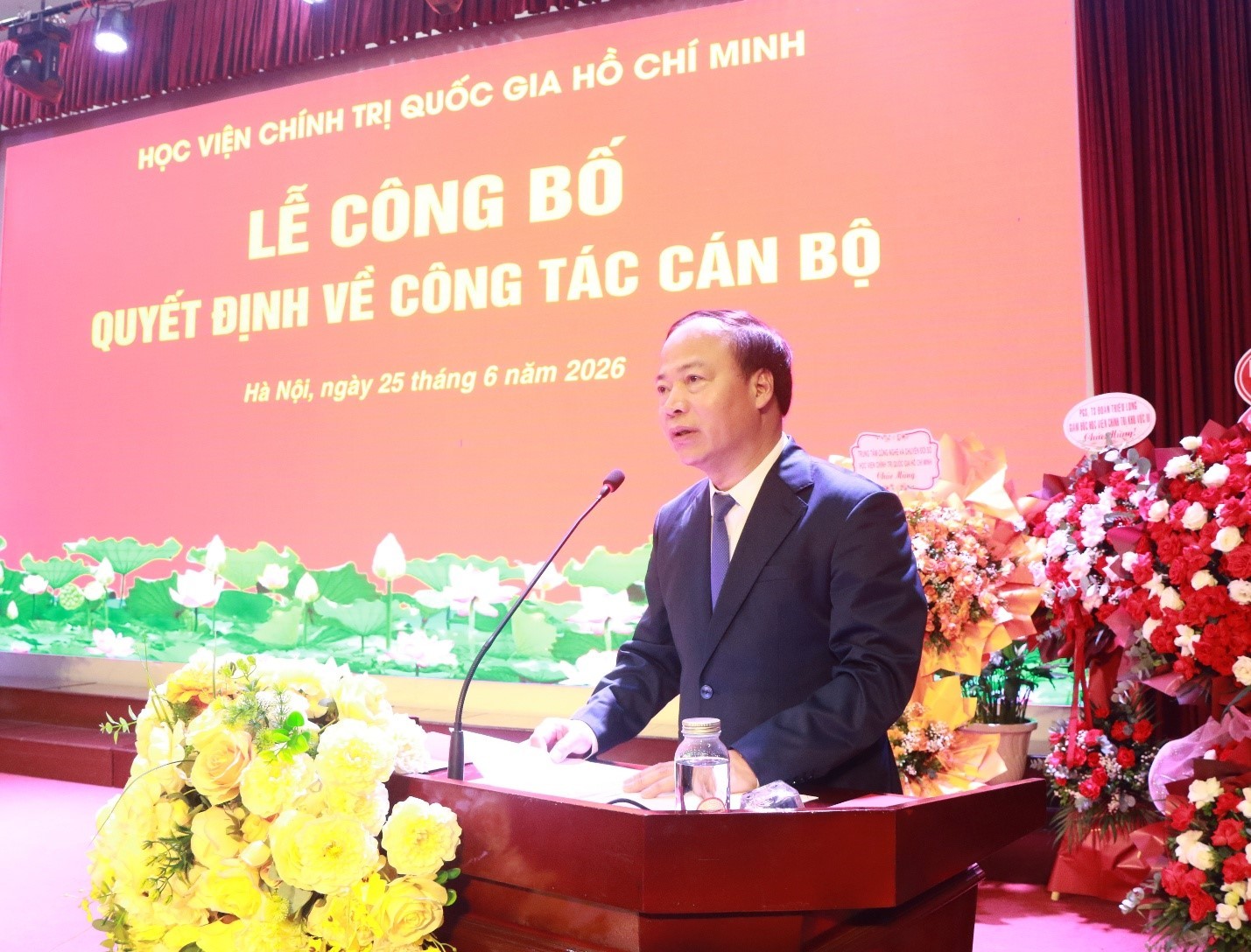 Lễ công bố quyết định bổ nhiệm lại Giám đốc và bổ nhiệm Phó Giám đốc thường trực Học viện Báo chí và Tuyên truyền Lễ công bố quyết định bổ nhiệm lại Giám đốc và bổ nhiệm Phó Giám đốc thường trực Học viện Báo chí và Tuyên truyền