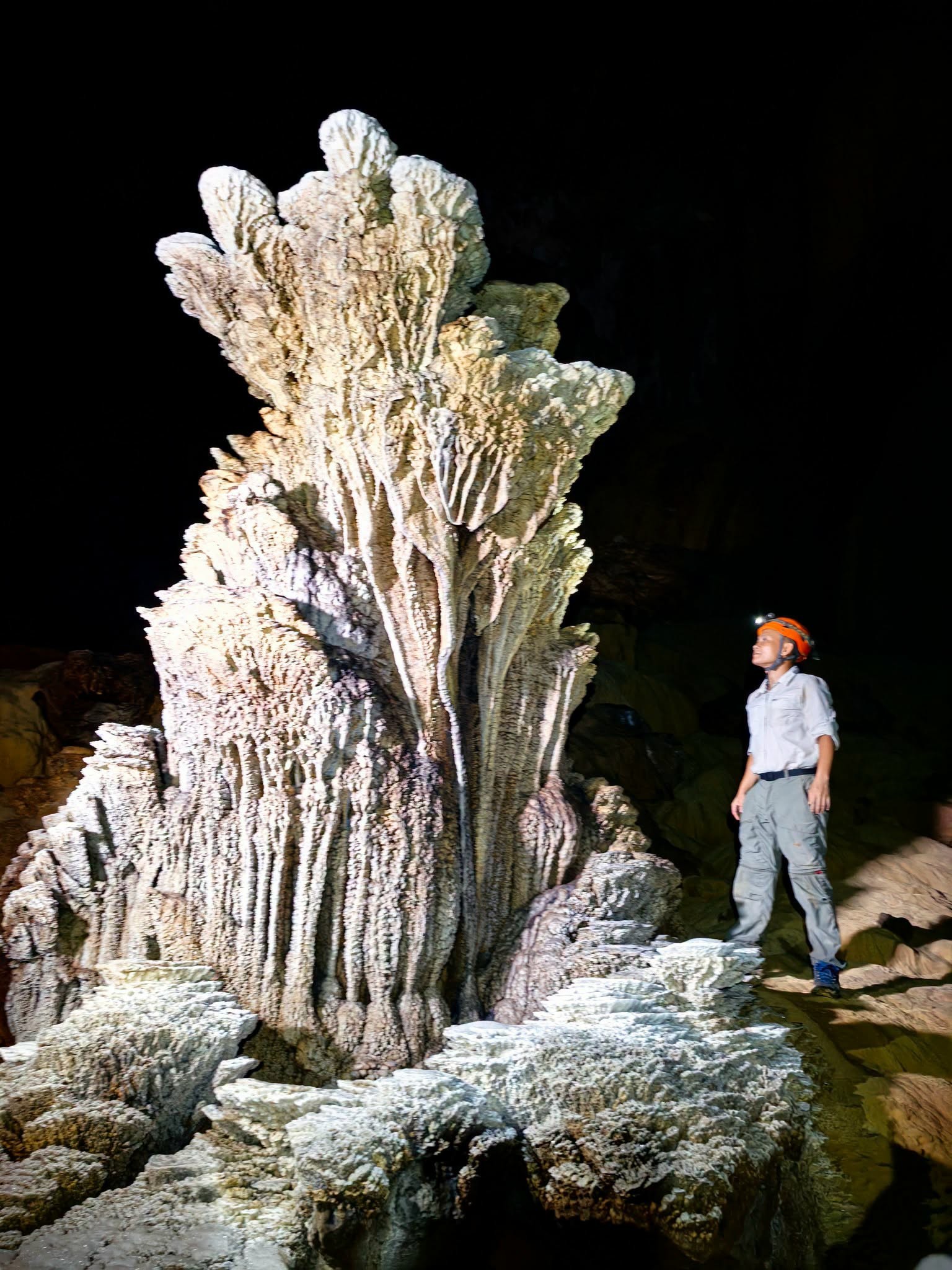 Phát hiện hang động mới với “cung điện thạch nhũ” kỳ vĩ tại Phong Nha - Kẻ Bàng Phát hiện hang động mới với “cung điện thạch nhũ” kỳ vĩ tại Phong Nha - Kẻ Bàng