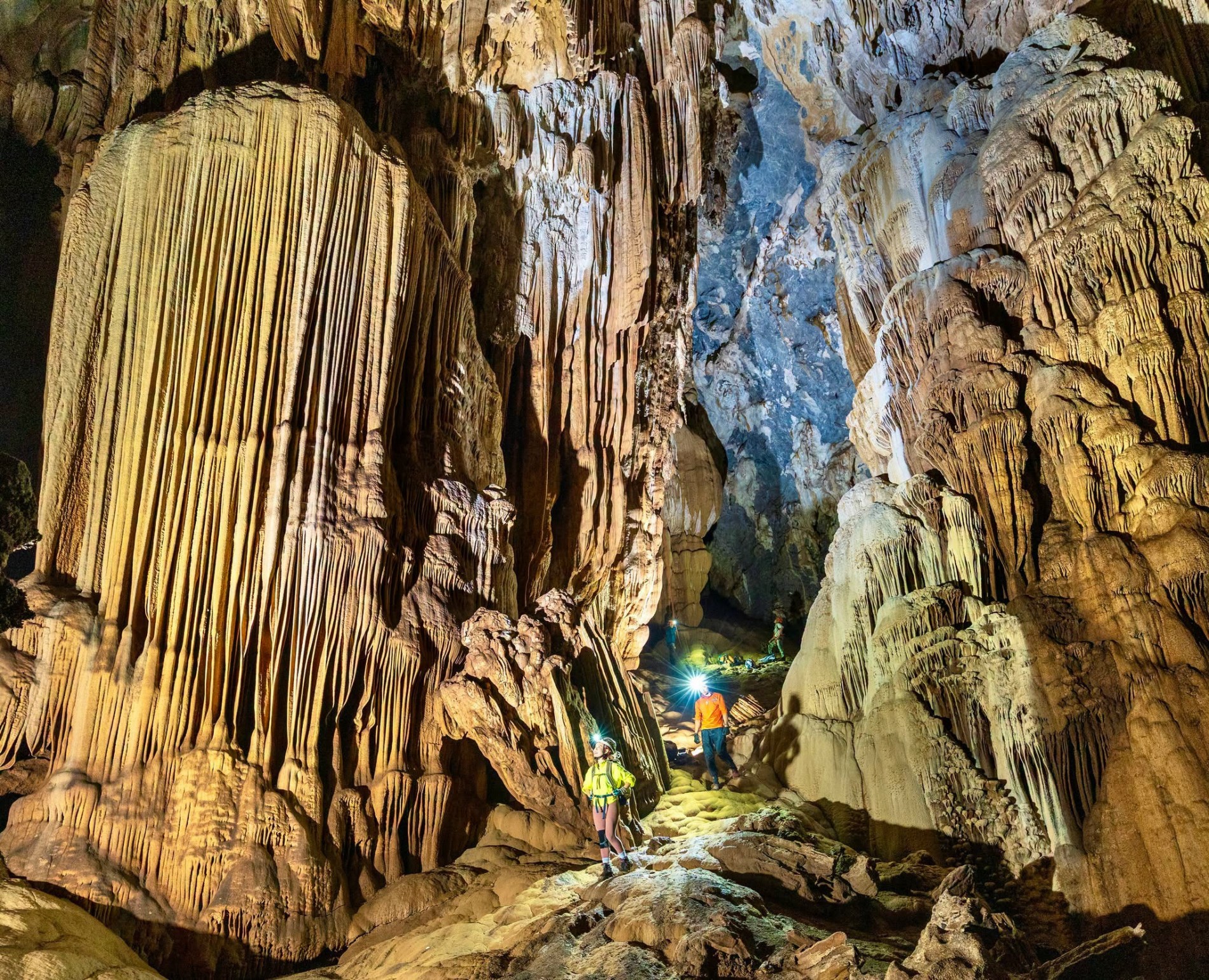 Phát hiện hang động mới với “cung điện thạch nhũ” kỳ vĩ tại Phong Nha - Kẻ Bàng Phát hiện hang động mới với “cung điện thạch nhũ” kỳ vĩ tại Phong Nha - Kẻ Bàng