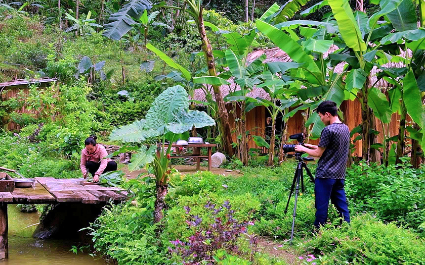 Làng YouTuber ở Tuyên Quang: Làm video giữa núi rừng, kiếm tiền tỷ mỗi năm Làng YouTuber ở Tuyên Quang: Làm video giữa núi rừng, kiếm tiền tỷ mỗi năm