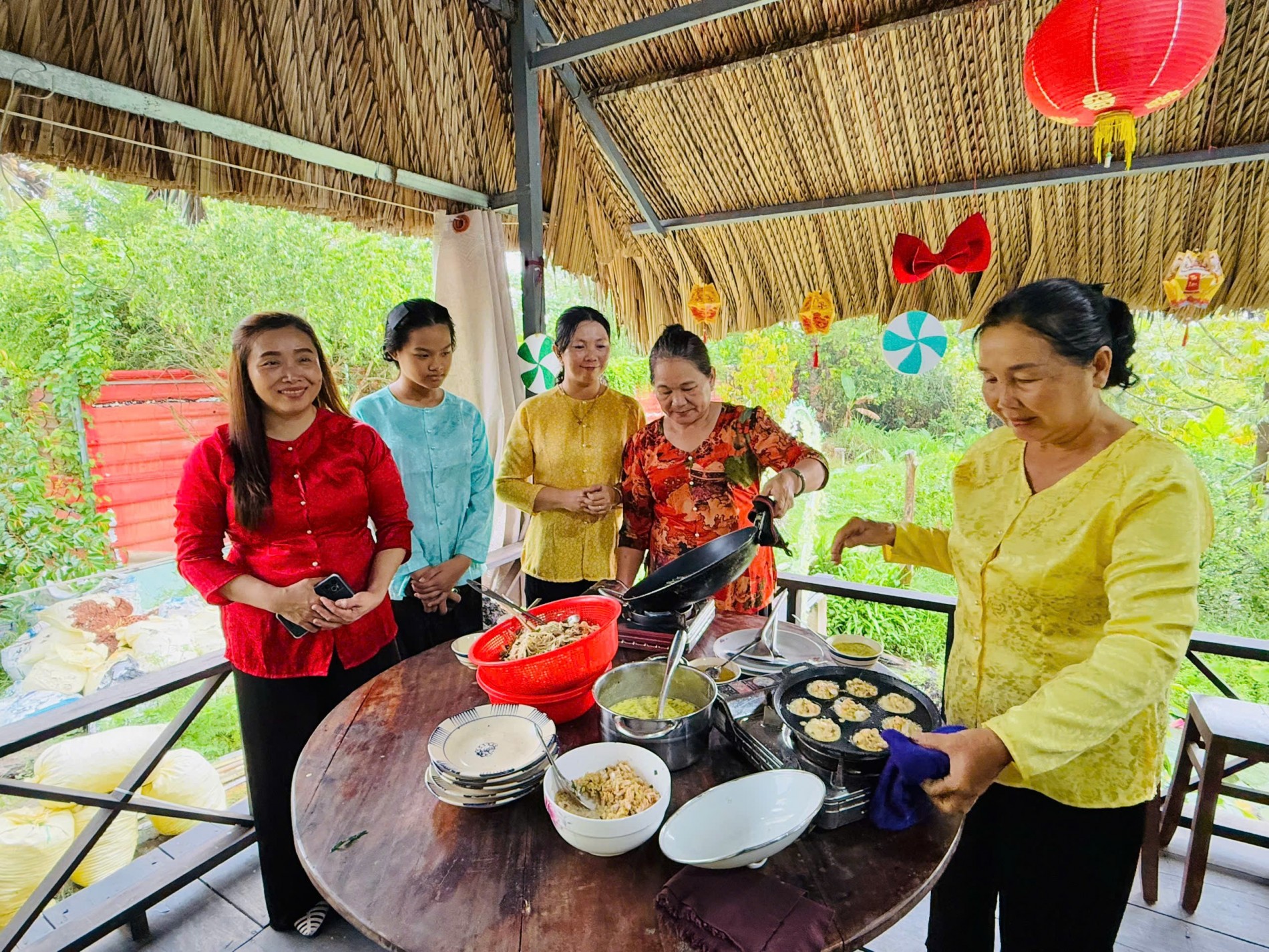 Cần Thơ: Không bán vé, chỉ bán trái cây nhưng khách vẫn ùn ùn kéo đến Cần Thơ: Không bán vé, chỉ bán trái cây nhưng khách vẫn ùn ùn kéo đến