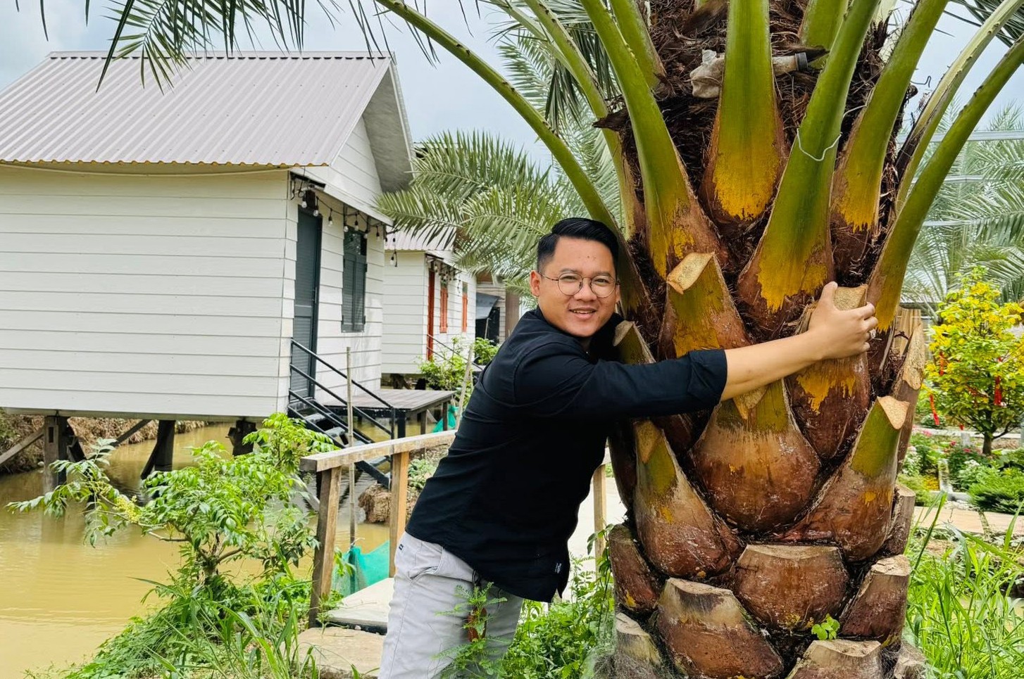 Vườn chà là độc đáo ở Đồng Tháp cho khách vào miễn phí, tự cắt trái mang về Vườn chà là độc đáo ở Đồng Tháp cho khách vào miễn phí, tự cắt trái mang về