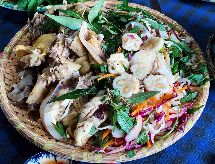 Về miệt vườn Cần Thơ thưởng thức gỏi gà măng cụt và đặc sản miền sông nước