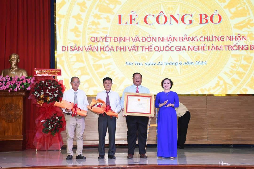 Ít ai biết Việt Nam có một làng nghề làm trống hơn 150 năm, xuất khẩu tới hơn 10 quốc gia Ít ai biết Việt Nam có một làng nghề làm trống hơn 150 năm, xuất khẩu tới hơn 10 quốc gia