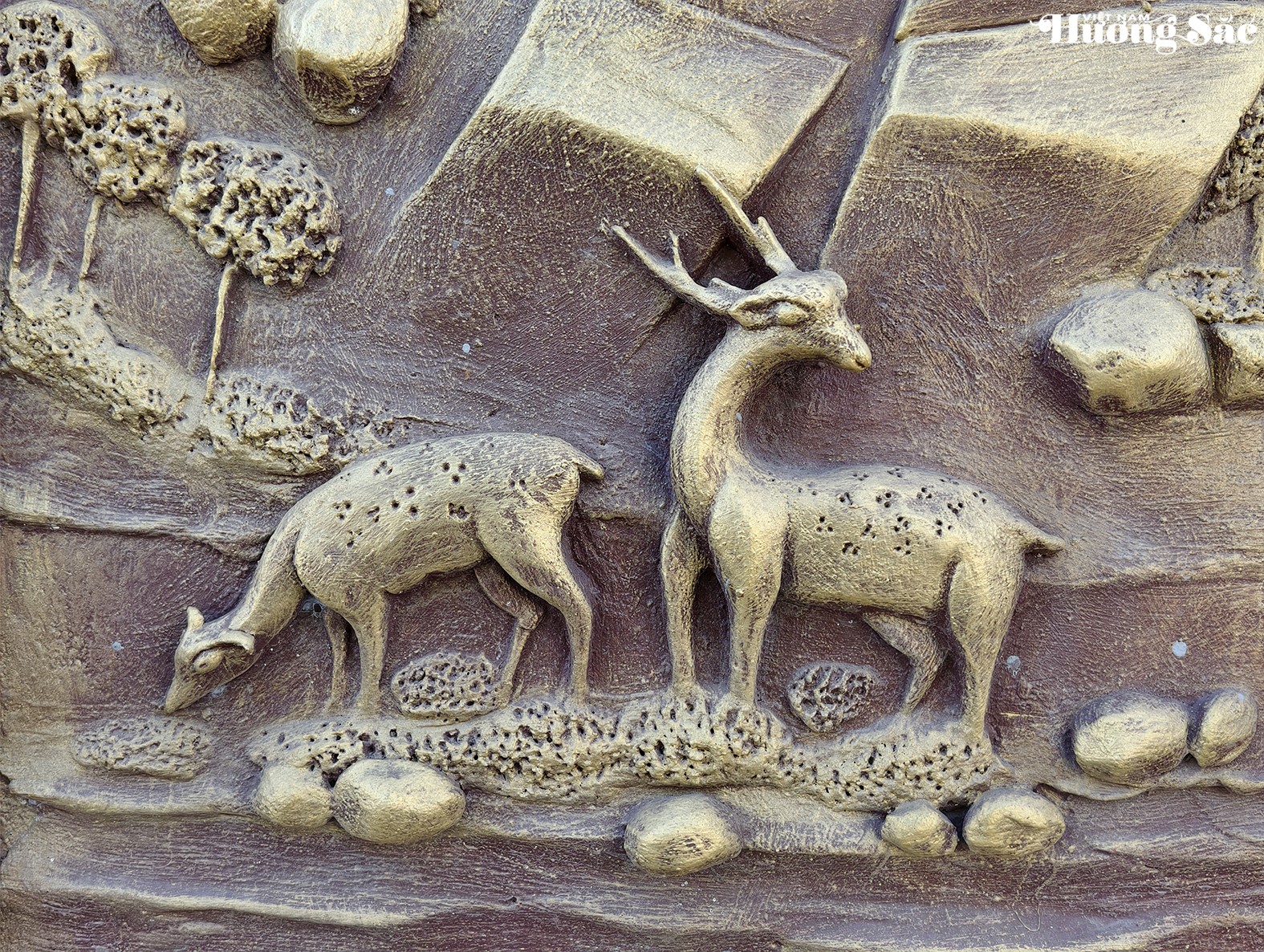 Nghề phù điêu xi măng: Giữ hồn truyền thống trong không gian sống đương đại Nghề phù điêu xi măng: Giữ hồn truyền thống trong không gian sống đương đại