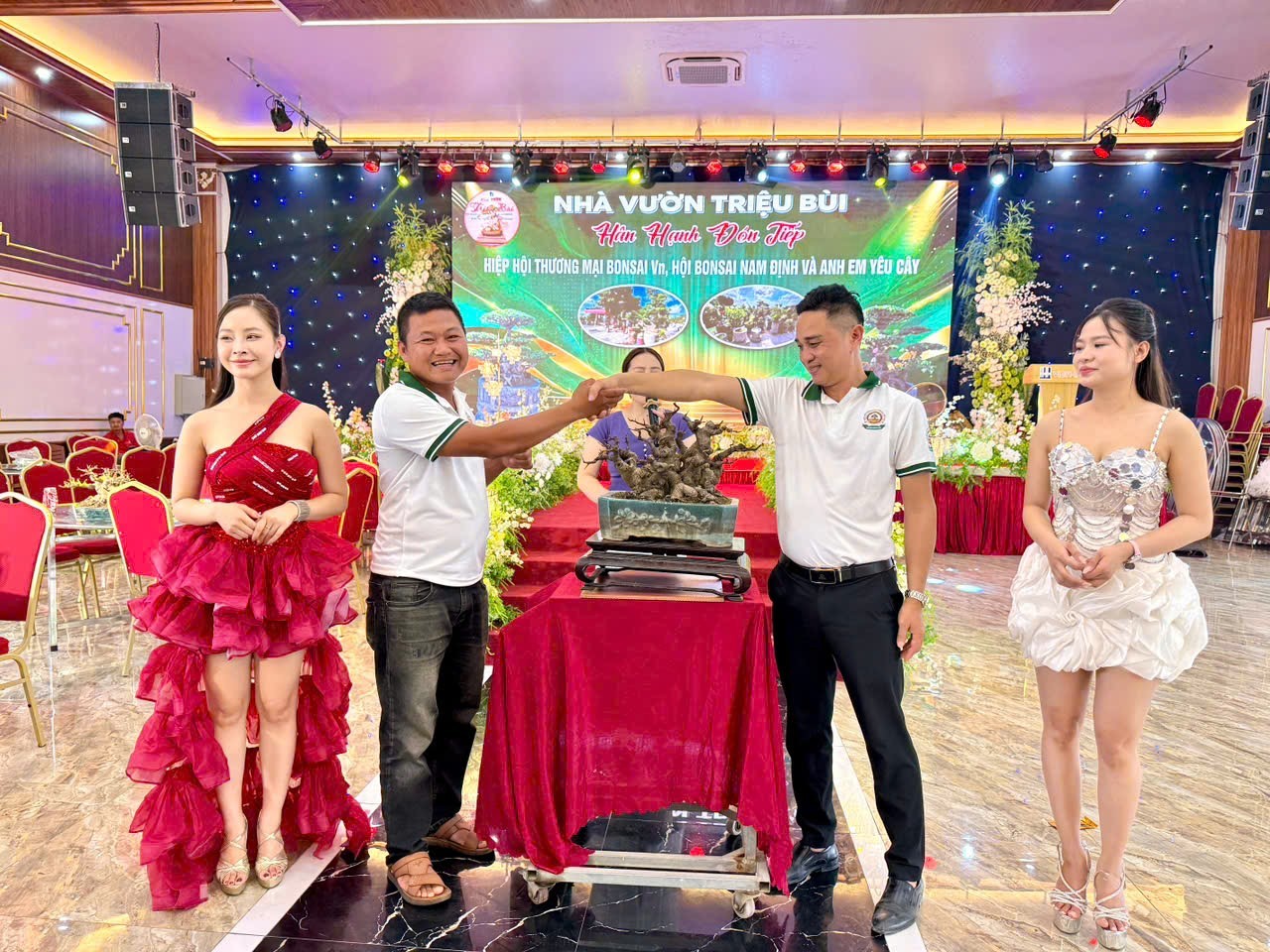 Hưng Yên: Hơn 200 người yêu cây cảnh hội ngộ, kết nối đam mê bonsai