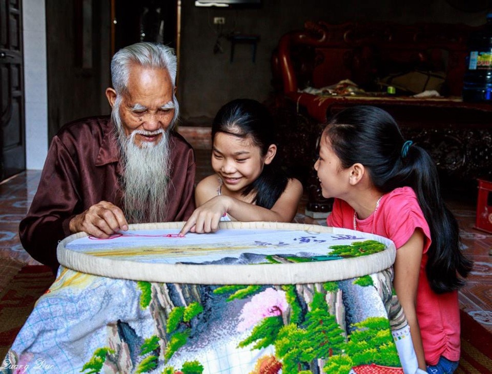 Đến Văn Lâm, lắng nghe câu chuyện hơn 700 năm của nghề thêu Đến Văn Lâm, lắng nghe câu chuyện hơn 700 năm của nghề thêu