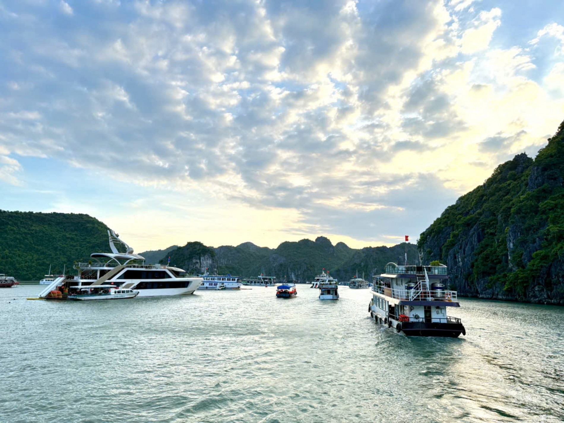 Vịnh Lan Hạ: Bản hòa ca của biển trời và những xúc cảm khó quên