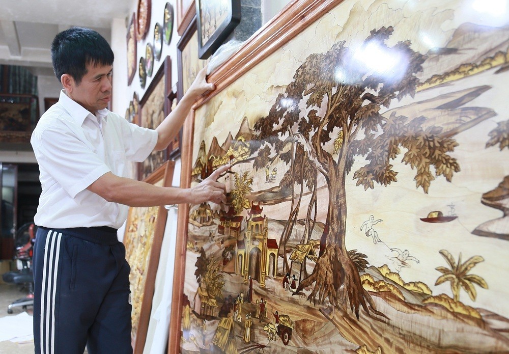 Người nghệ nhân gìn giữ hồn dân tộc trên từng mảnh gỗ Người nghệ nhân gìn giữ hồn dân tộc trên từng mảnh gỗ