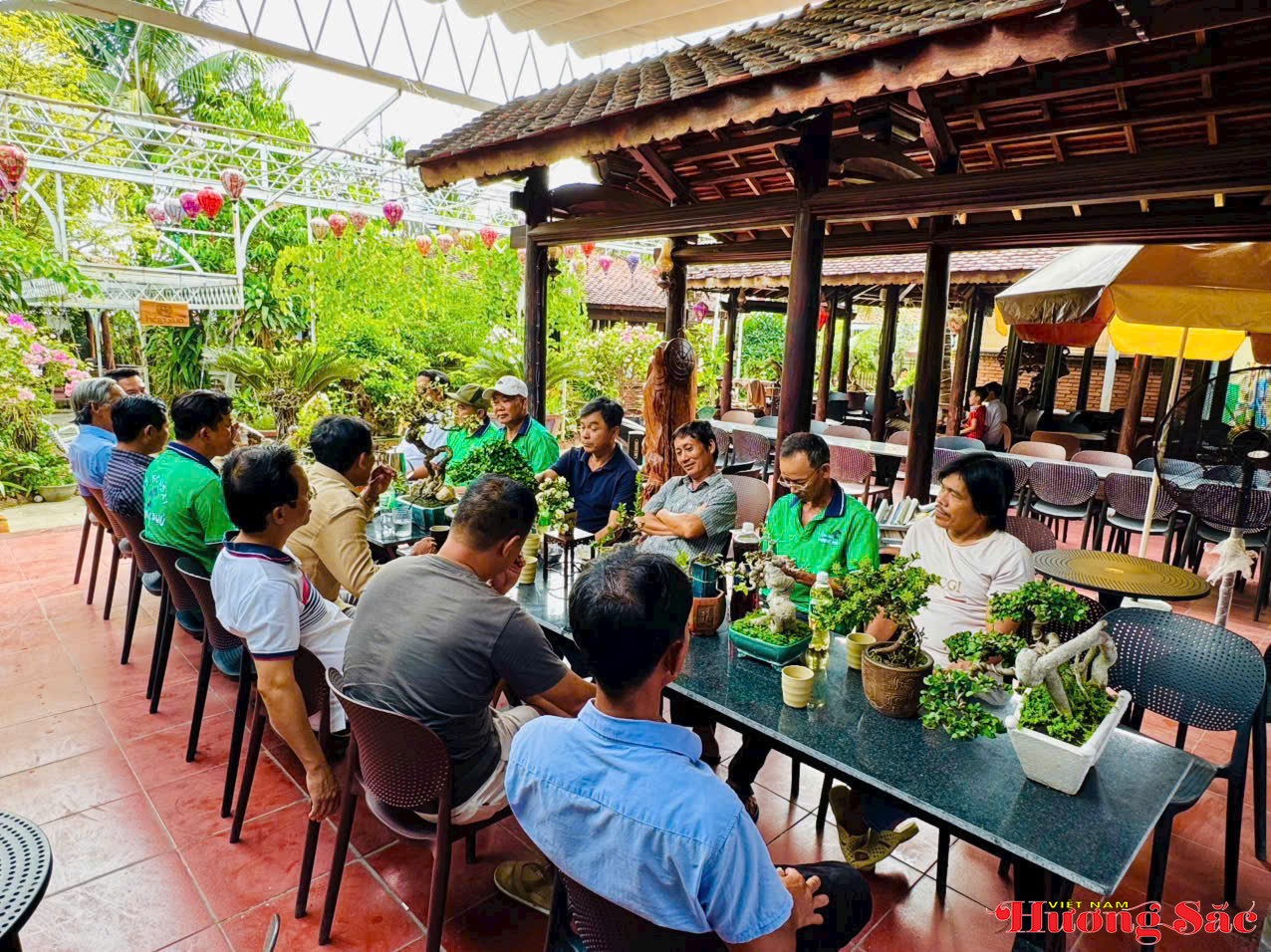 Nghệ nhân Lê Phúc Sinh - một gương mặt tiêu biểu trong giới sinh vật cảnh vùng đất võ Nghệ nhân Lê Phúc Sinh - một gương mặt tiêu biểu trong giới sinh vật cảnh vùng đất võ