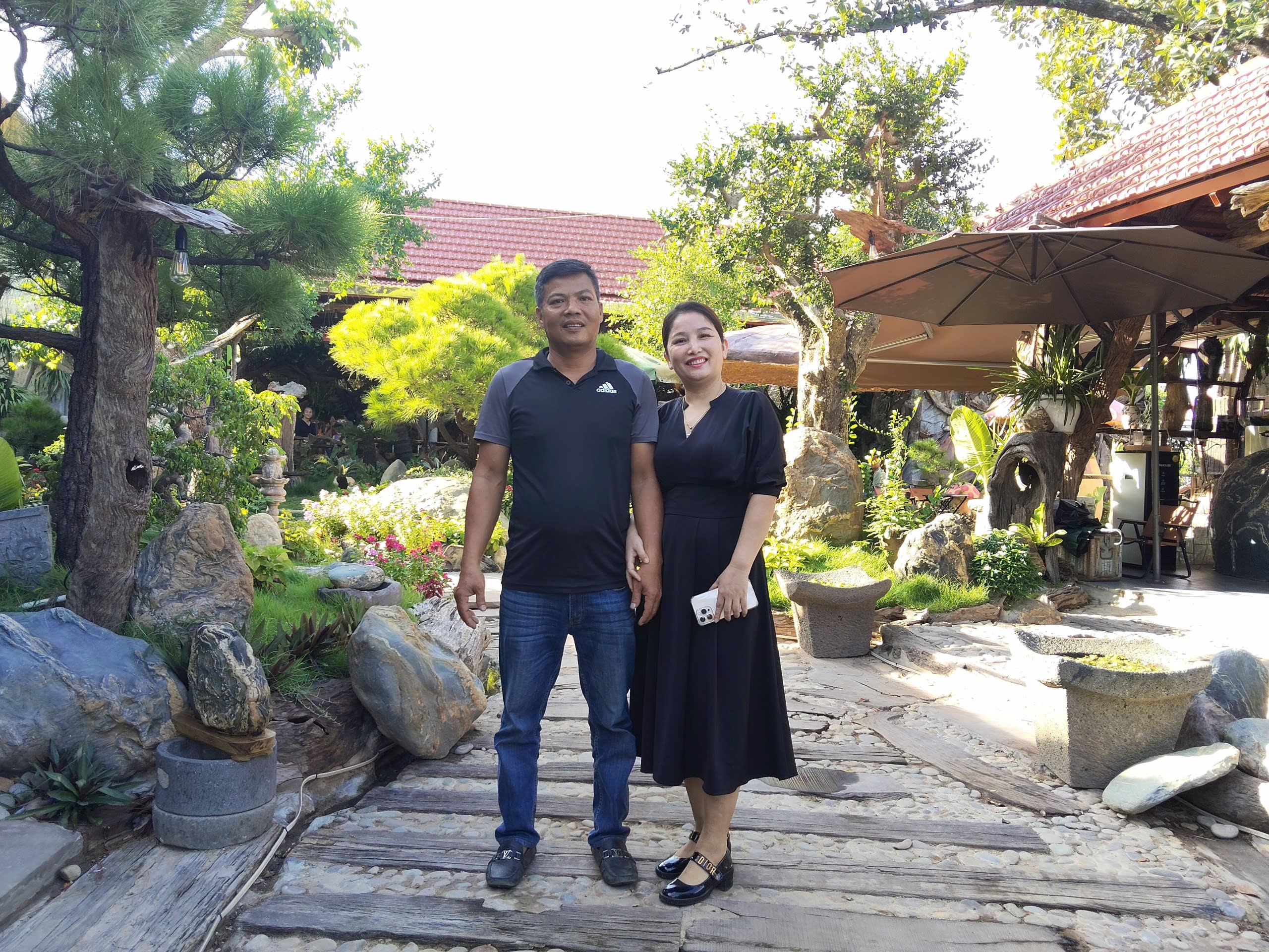 Gỗ Cà Phê - Bản hòa ca của tình yêu sinh vật cảnh giữa lòng cố đô Huế Gỗ Cà Phê - Bản hòa ca của tình yêu sinh vật cảnh giữa lòng cố đô Huế