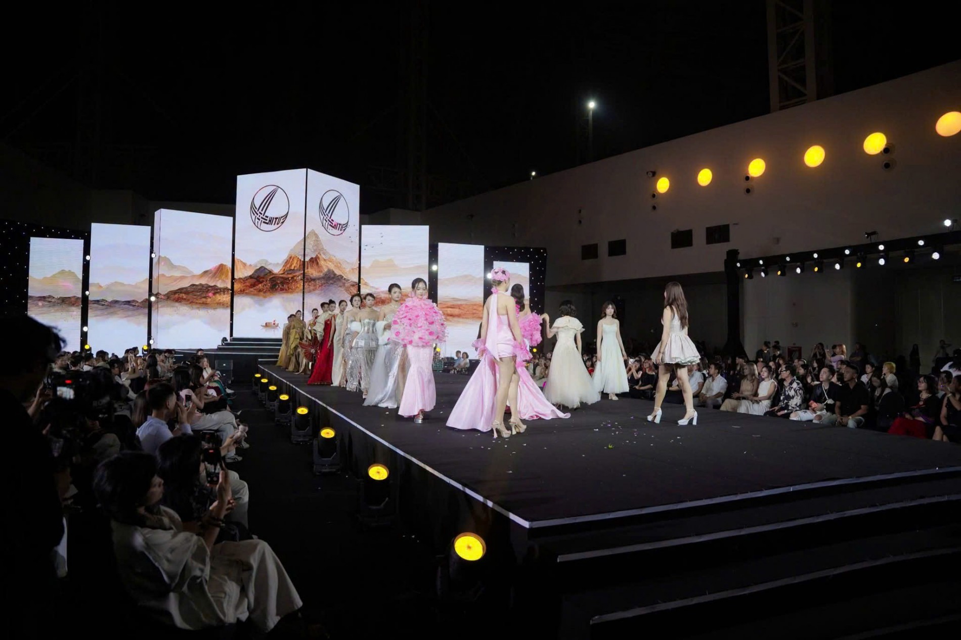 HITU tỏa sáng tại Global Fashion Week All Stars 2026: Chắp cánh bản sắc Việt bằng ngôn ngữ thời trang HITU tỏa sáng tại Global Fashion Week All Stars 2026: Chắp cánh bản sắc Việt bằng ngôn ngữ thời trang