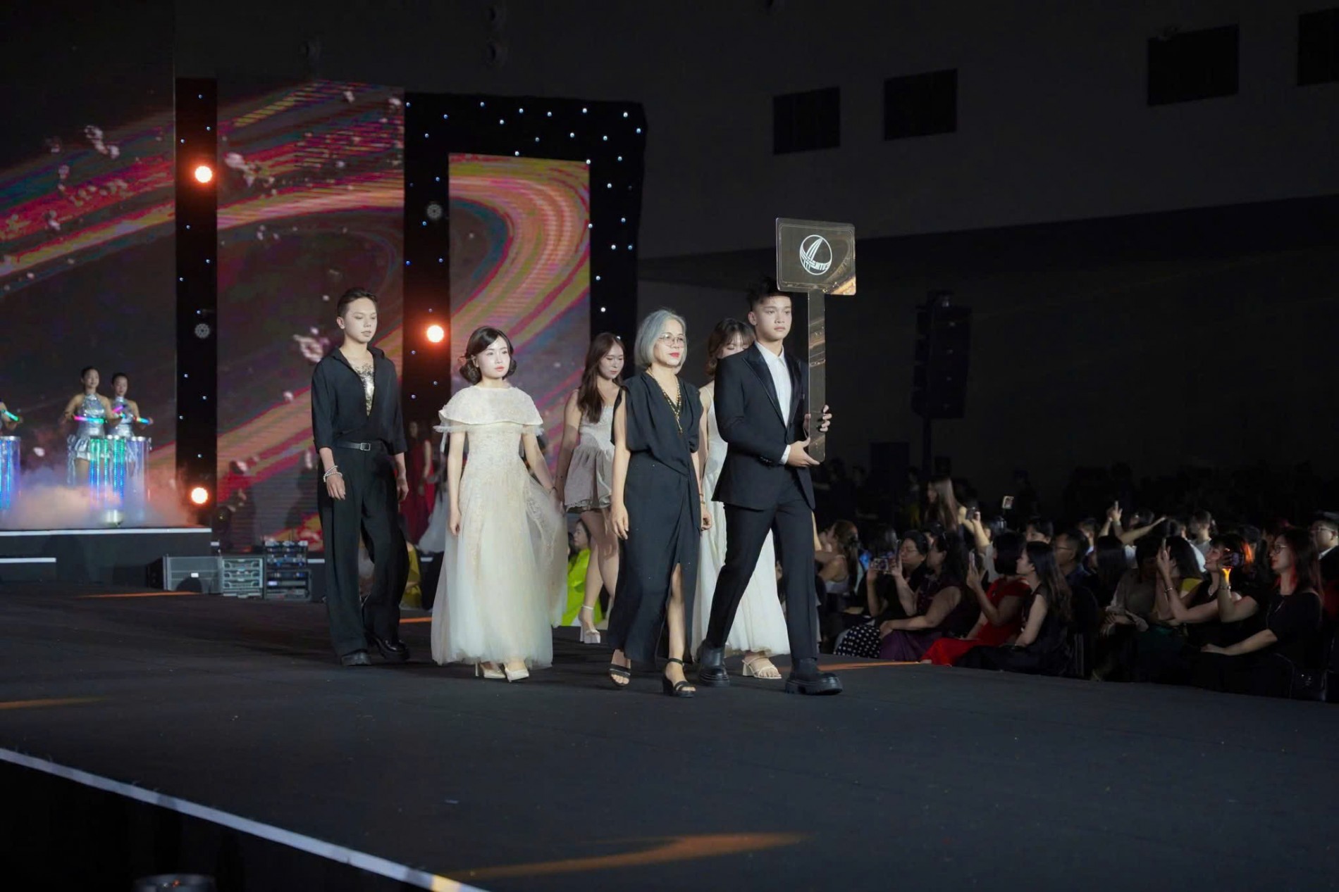 HITU tỏa sáng tại Global Fashion Week All Stars 2026: Chắp cánh bản sắc Việt bằng ngôn ngữ thời trang HITU tỏa sáng tại Global Fashion Week All Stars 2026: Chắp cánh bản sắc Việt bằng ngôn ngữ thời trang